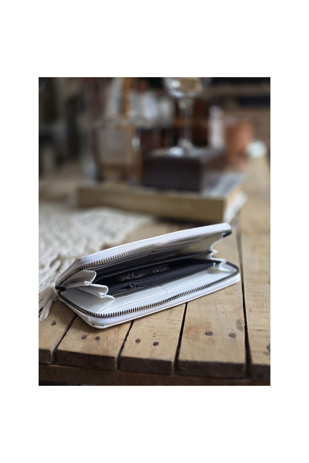 Beyaz Dokulu Slim Kartlık Detaylı Cüzdan