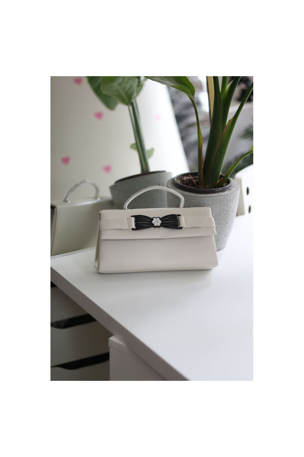 Krem Çiçek Aksesuarlı Tutma Saplı Abiye El Çantası