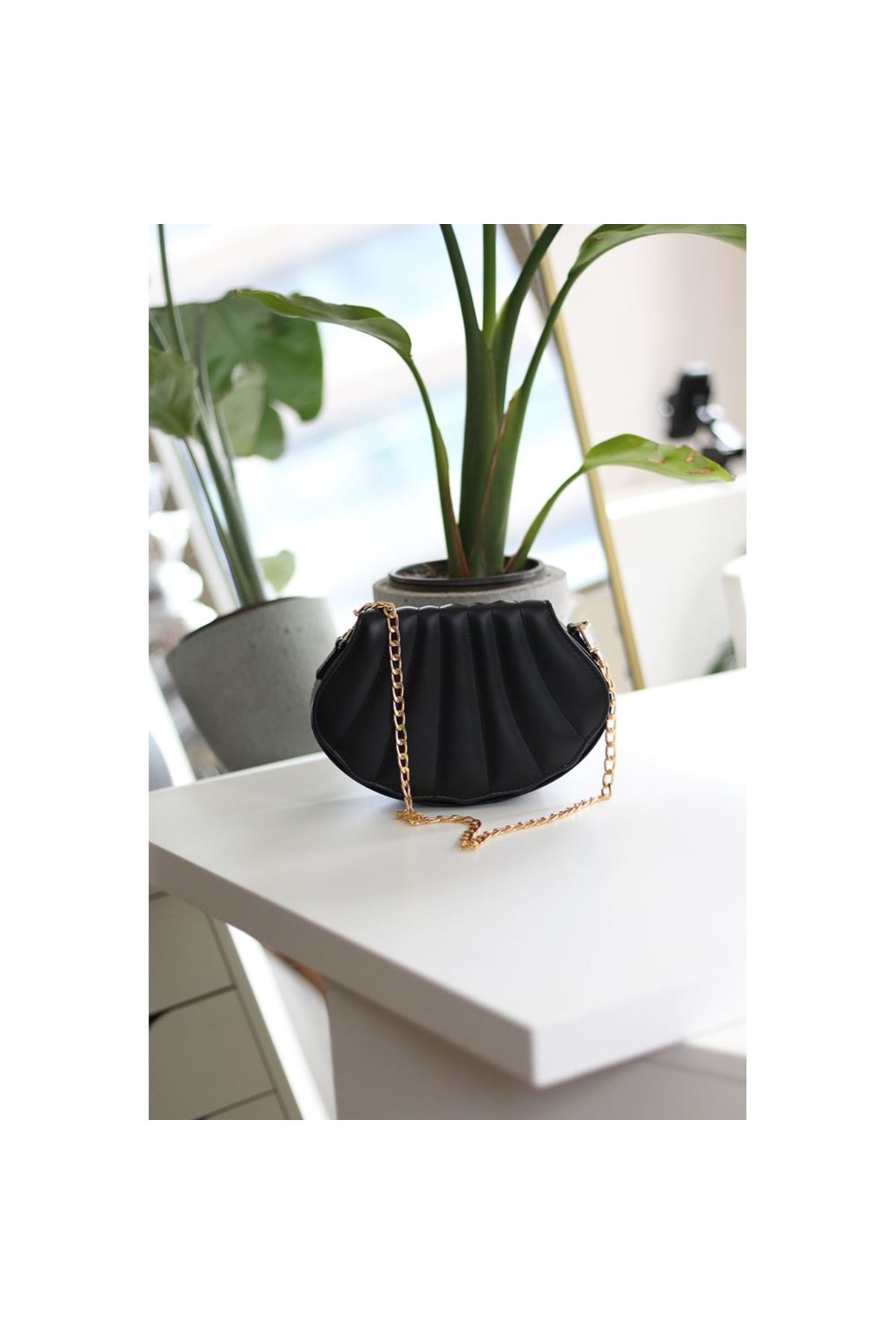 Kadın Siyah İstiridye Kalıp Zincirli El Omuz Çantası