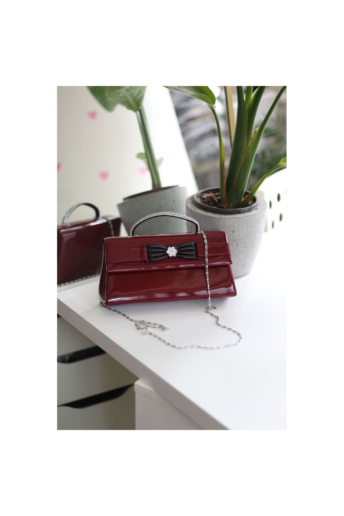 Bordo Rugan Çiçek Aksesuarlı Tutma Saplı Abiye El Çantası