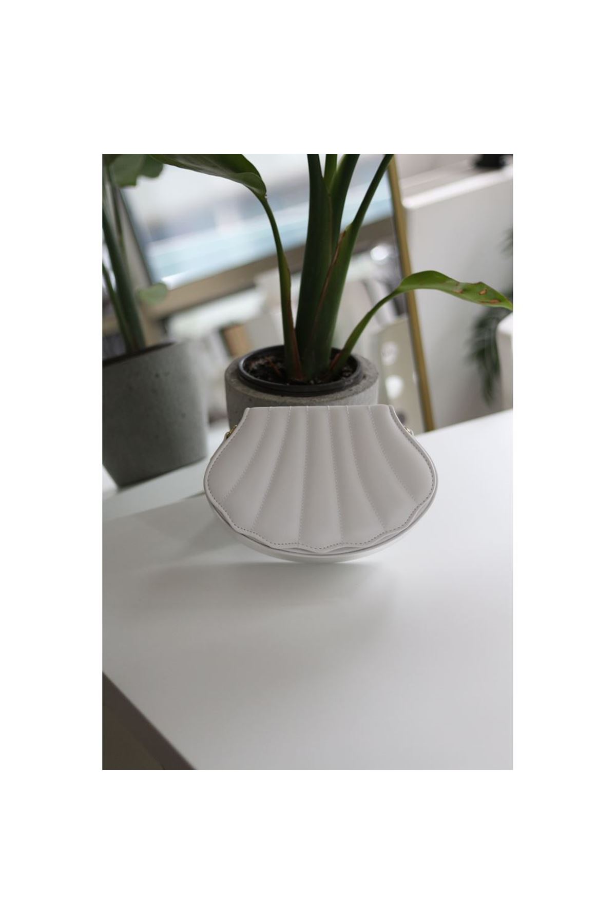 Kadın Beyaz İstiridye Kalıp Zincirli El Omuz Çantası