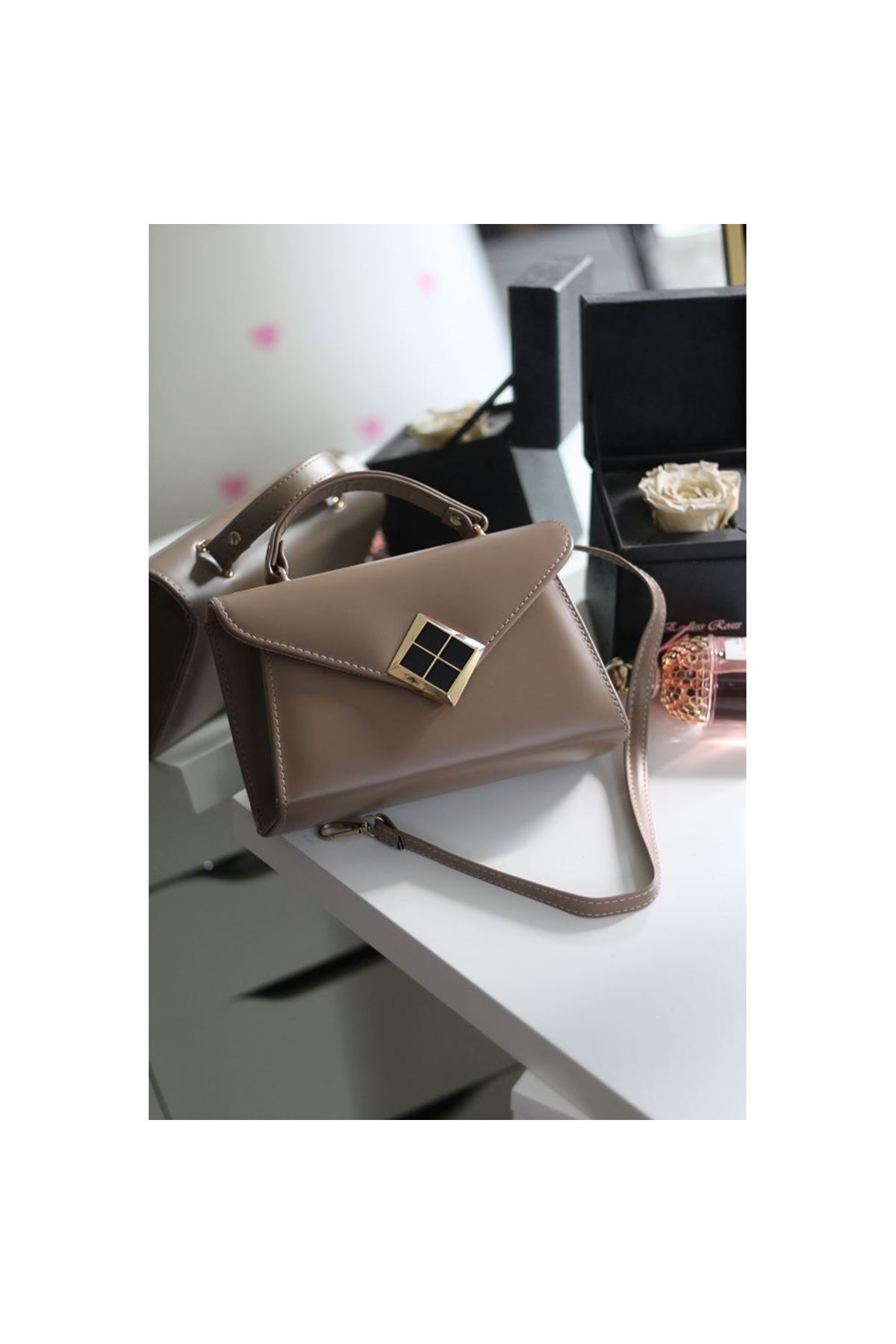 Vizon Mat Doku Kare Gold Aksesuar Detaylı El Çantası