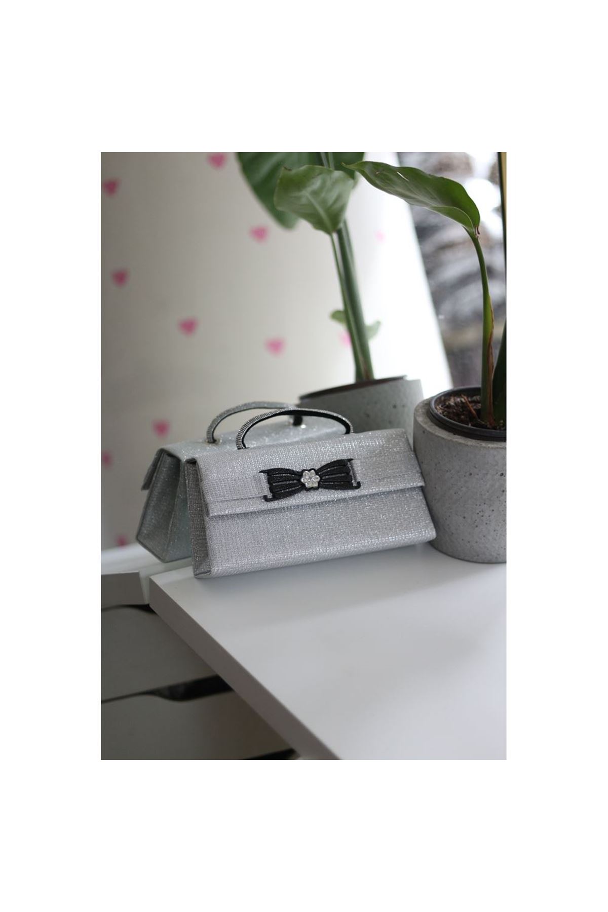 Silver Simli Çiçek Aksesuarlı Tutma Saplı Abiye El Çantası
