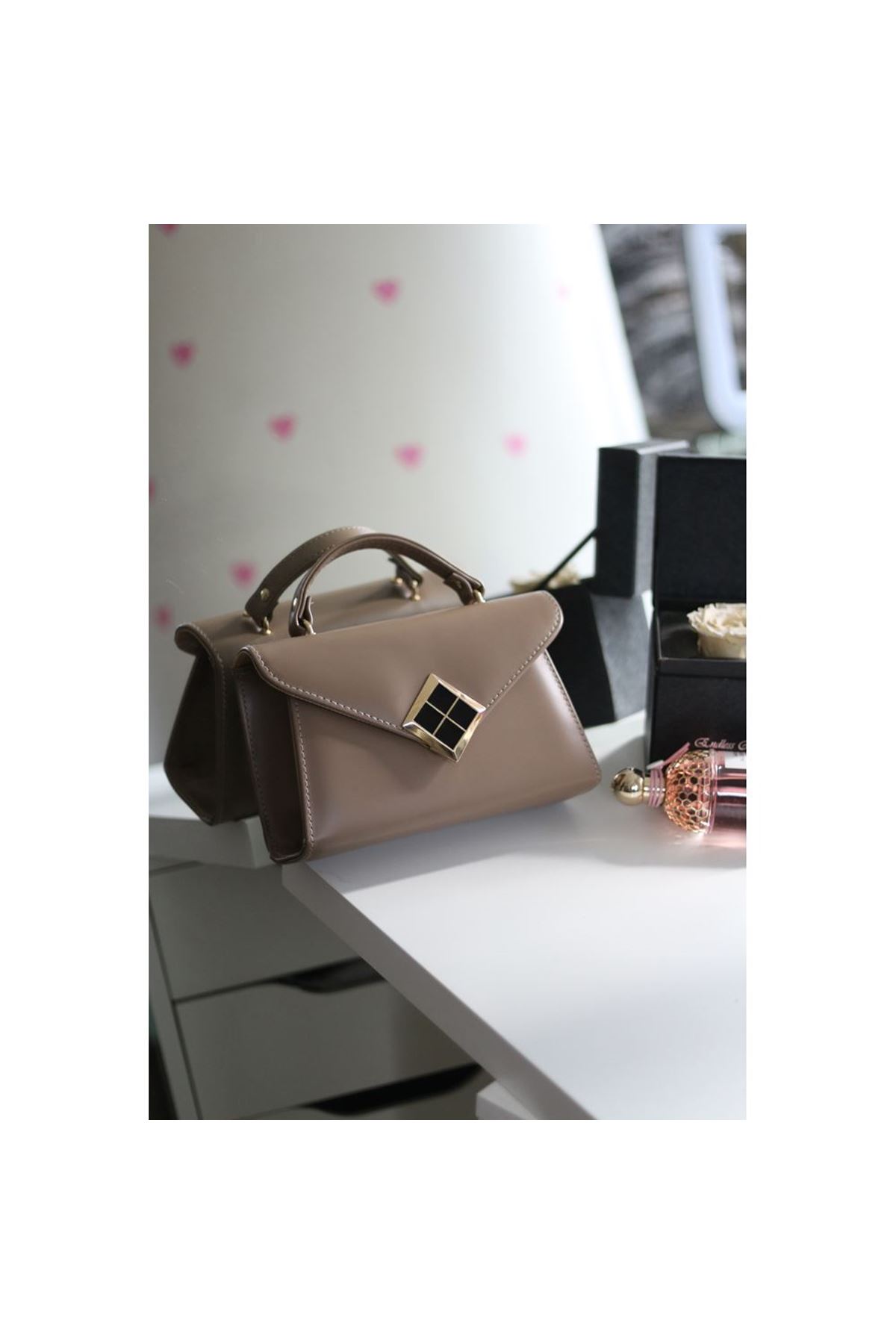 Vizon Mat Doku Kare Gold Aksesuar Detaylı El Çantası