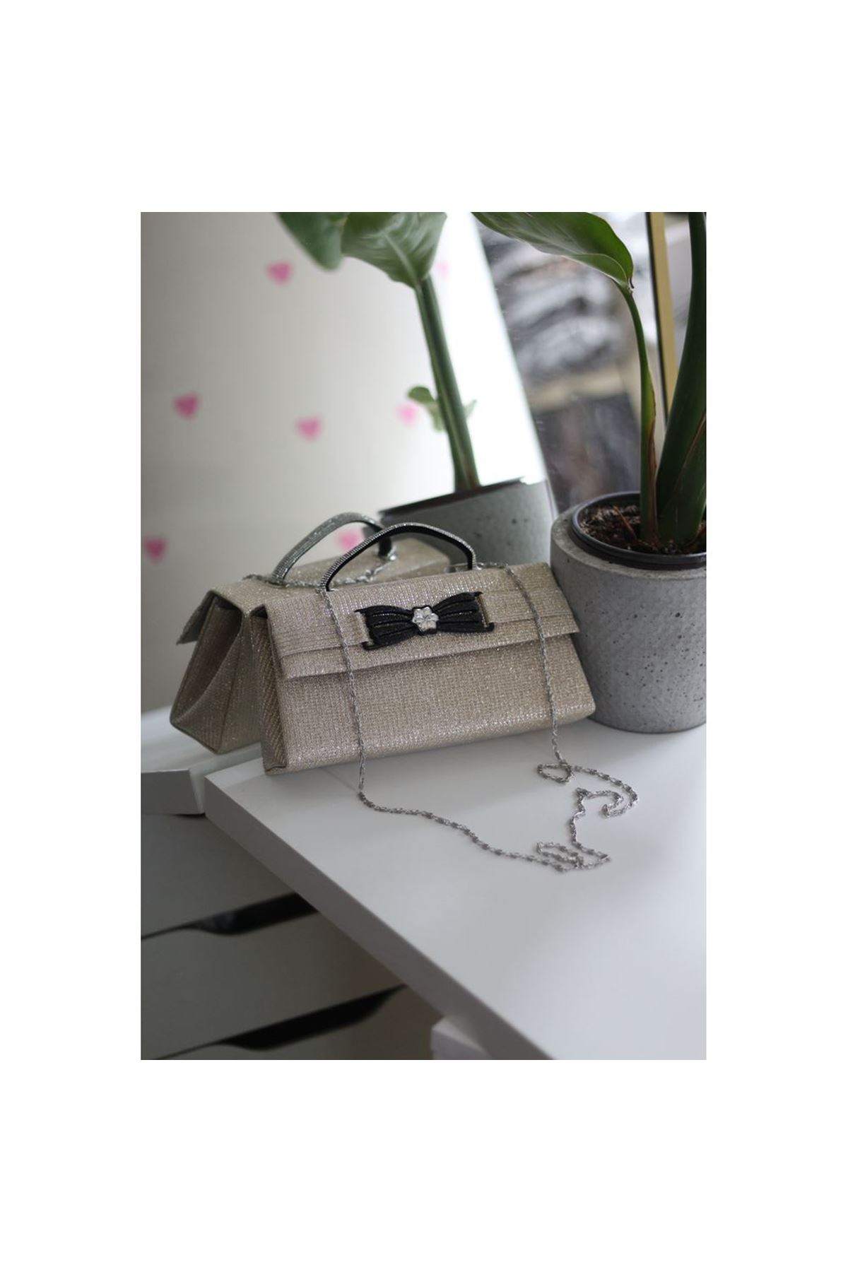 Gold Simli Çiçek Aksesuarlı Tutma Saplı Abiye El Çantası