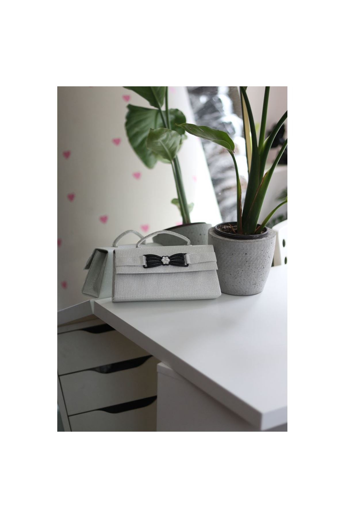 Beyaz Simli Çiçek Aksesuarlı Tutma Saplı Abiye El Çantası