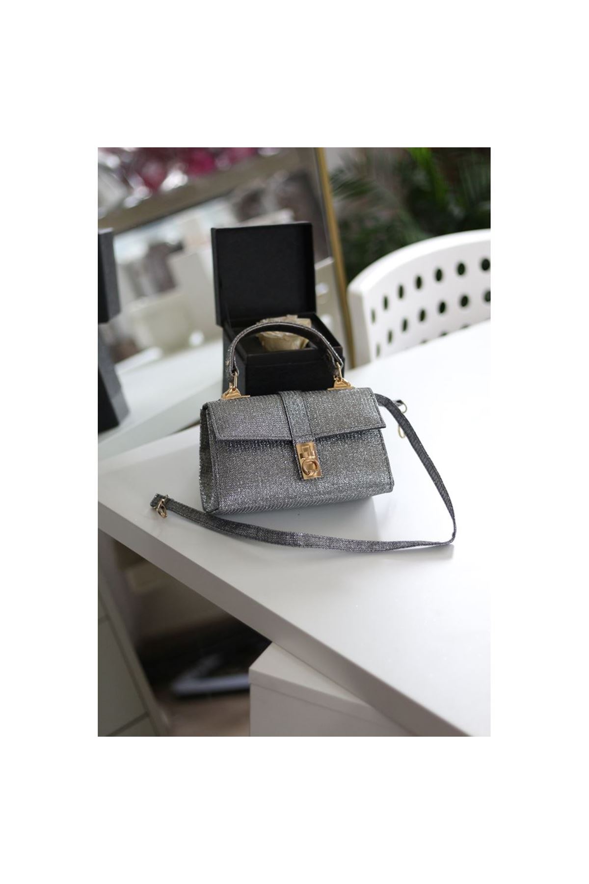 Platin Simli Toka Detaylı Zincirli El Omuz Çantası