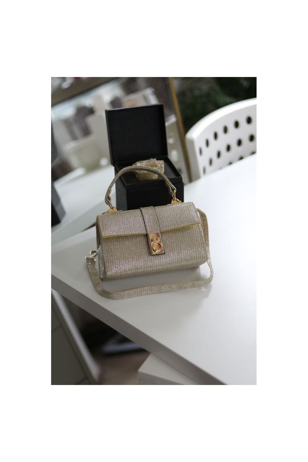 Gold Simli Toka Detaylı Zincirli El Omuz Çanta