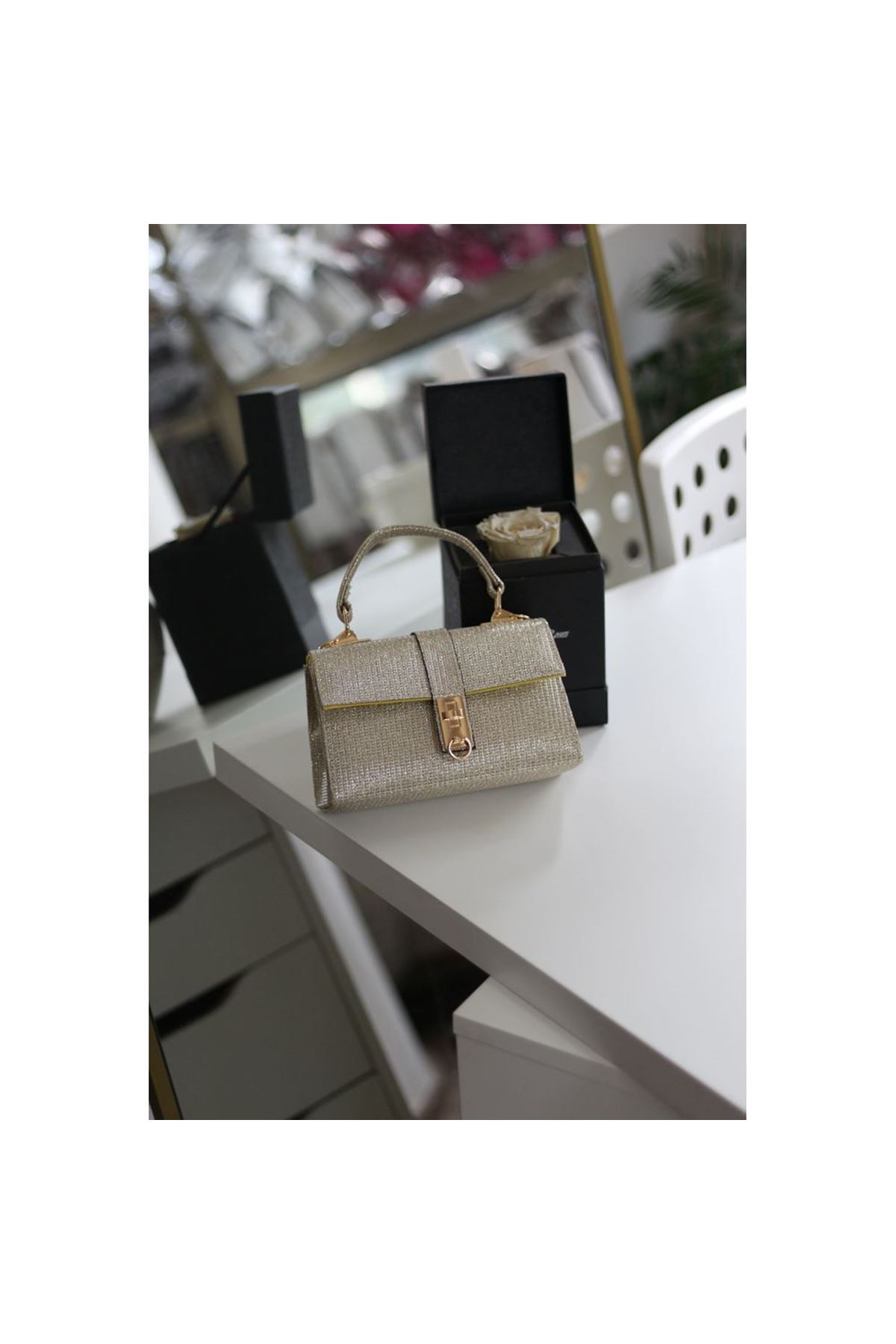 Gold Simli Toka Detaylı Zincirli El Omuz Çanta