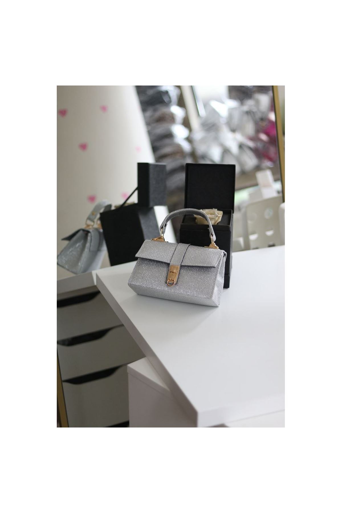 Silver Simli Toka Detaylı Zincirli El Omuz Çantası