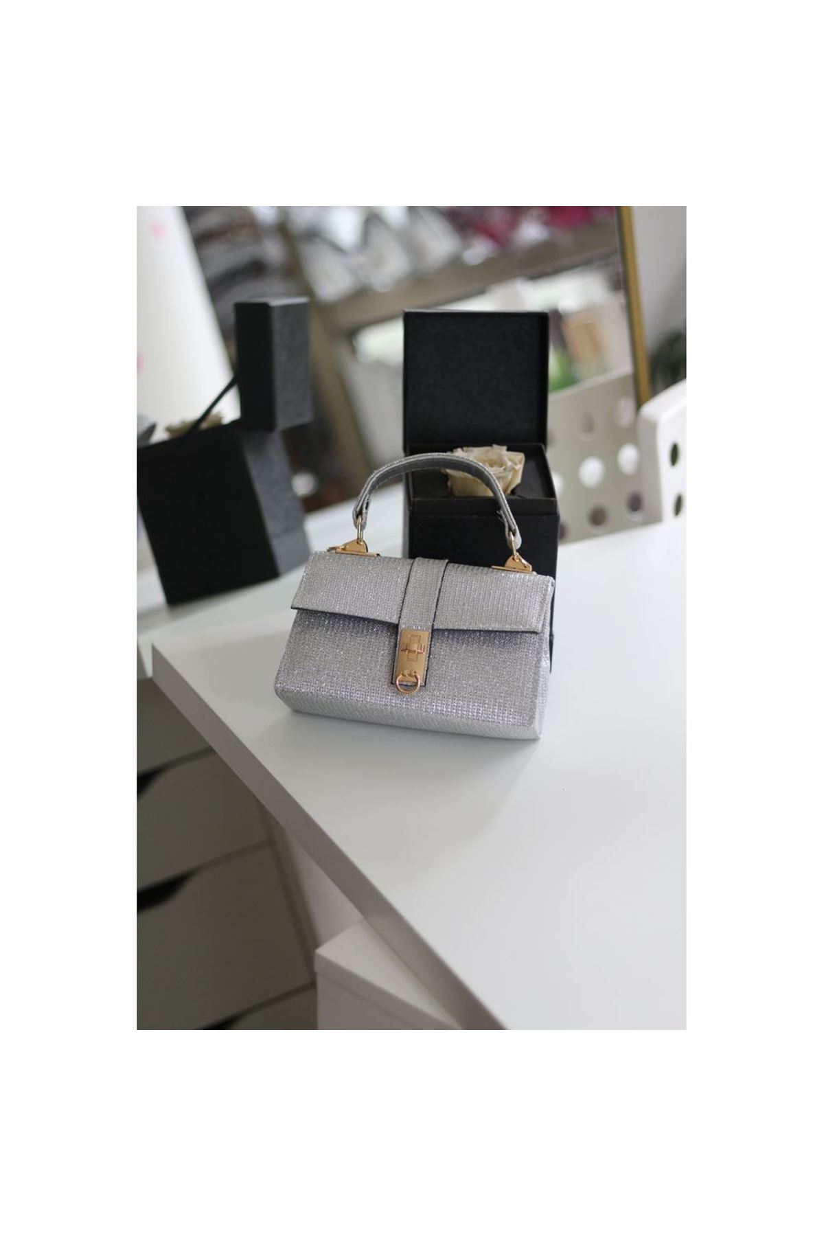 Silver Simli Toka Detaylı Zincirli El Omuz Çantası