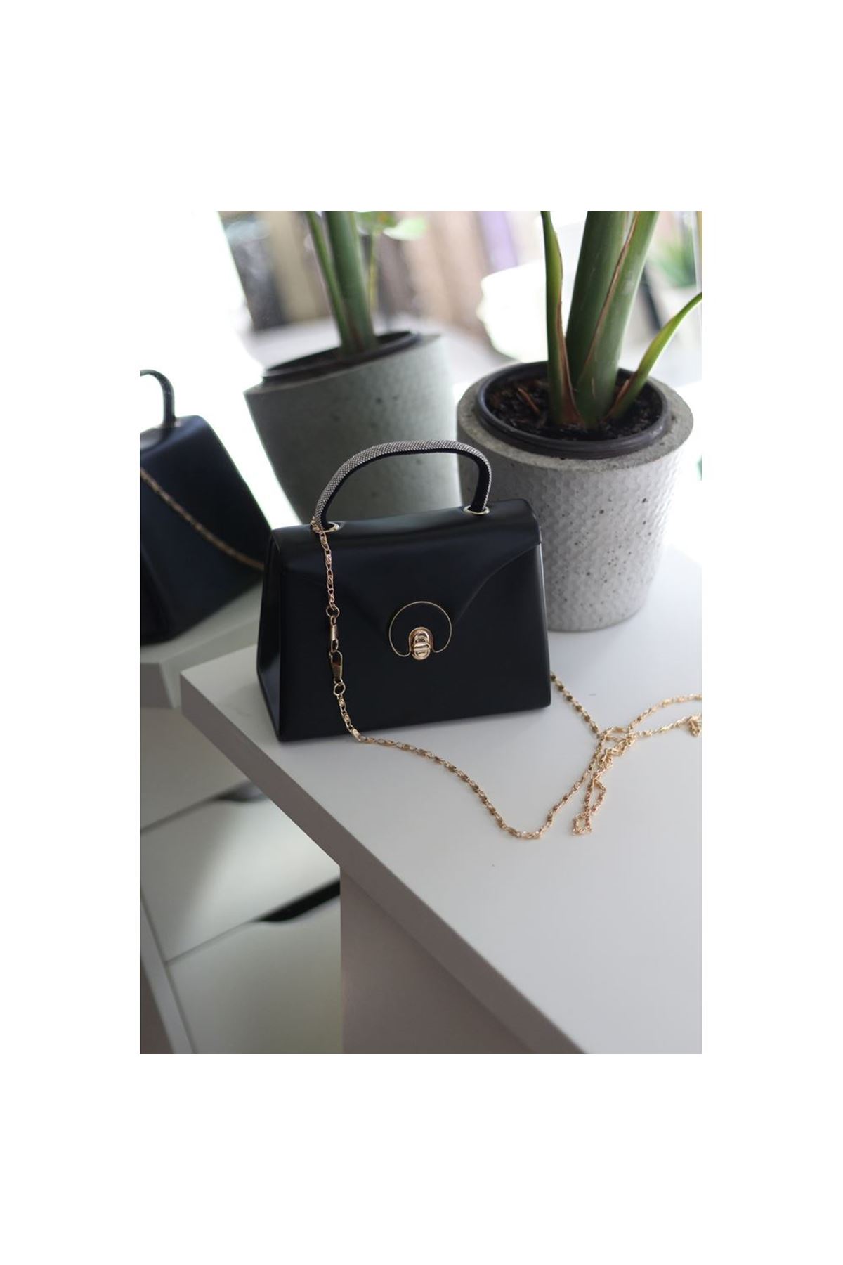 Siyah Mat Oval Gold Aksesuarlı Taşlı Tutma Kulplu Abiye El Çantası