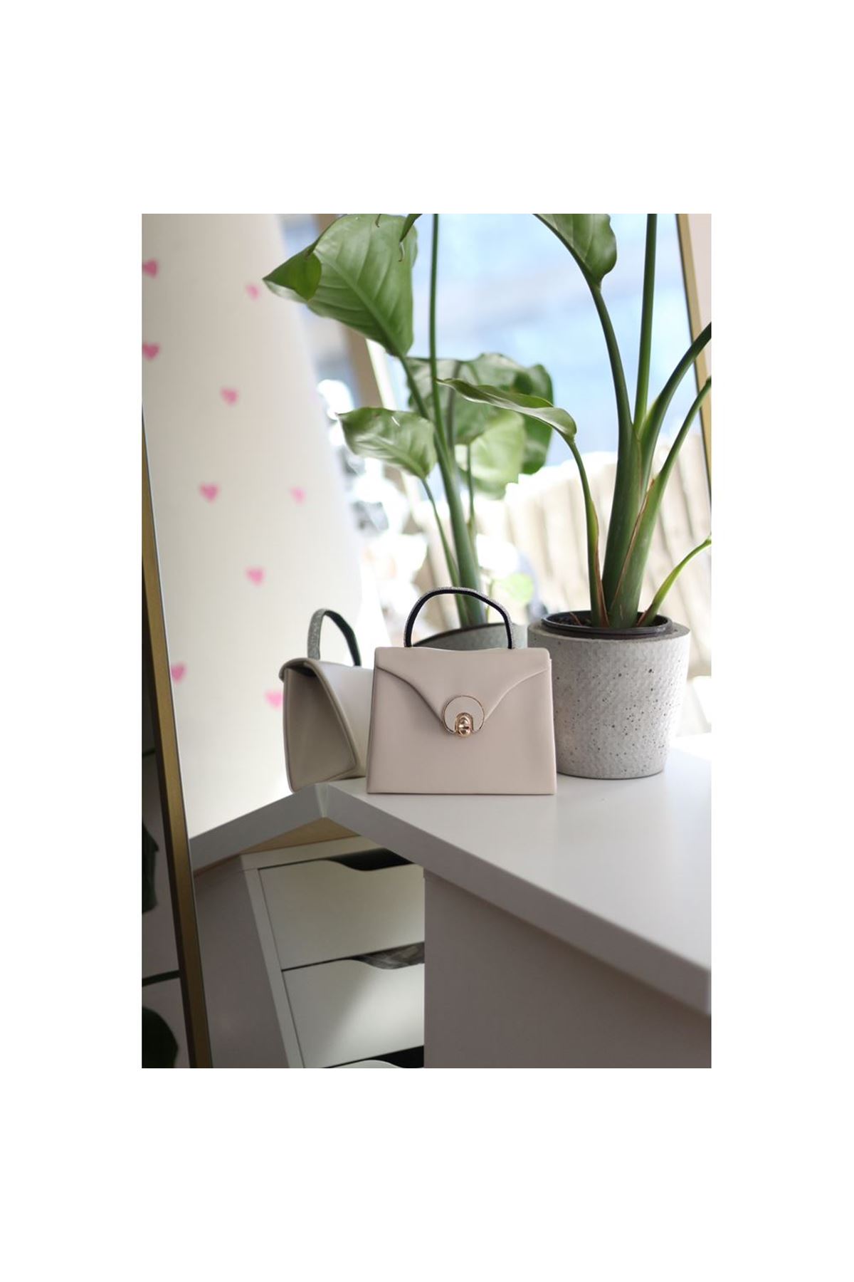 Krem Mat Oval Gold Aksesuarlı Taşlı Tutma Kulplu Abiye El Çantası