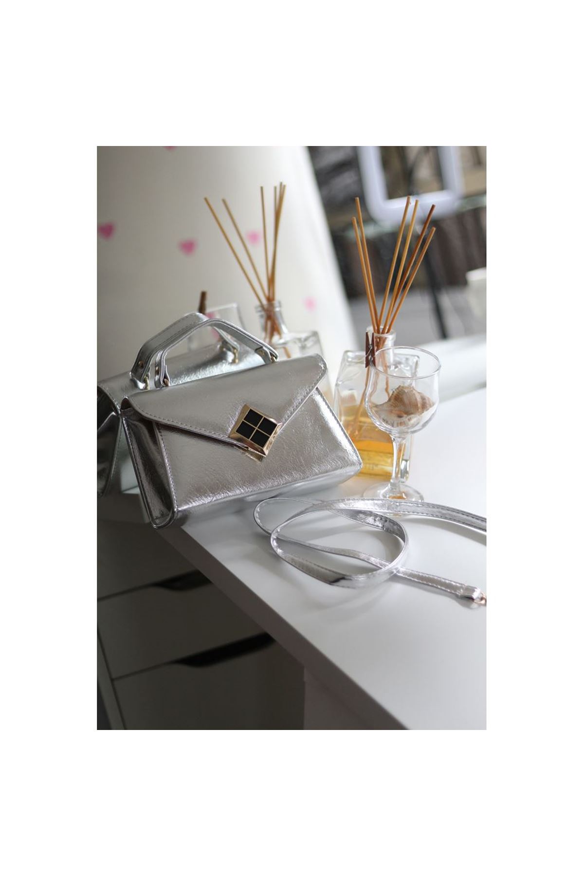 Kadın Silver Parlak Dokulu Siyah Kare Gold Aksesuar Detaylı Abiye Çanta
