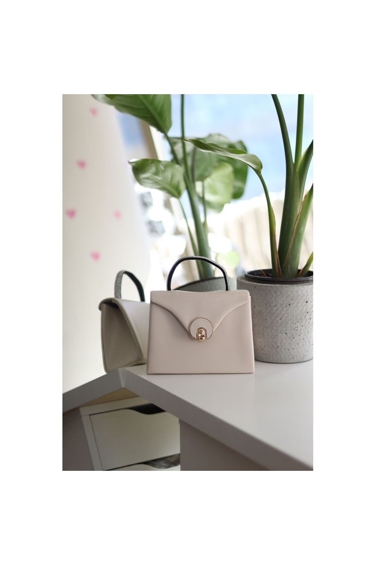 Krem Mat Oval Gold Aksesuarlı Taşlı Tutma Kulplu Abiye El Çantası