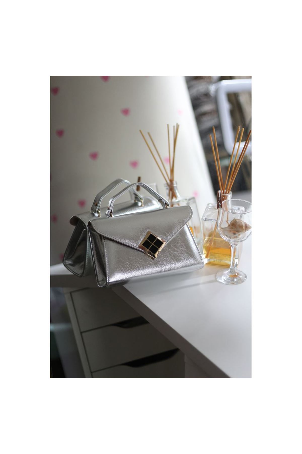 Kadın Silver Parlak Dokulu Siyah Kare Gold Aksesuar Detaylı Abiye Çanta