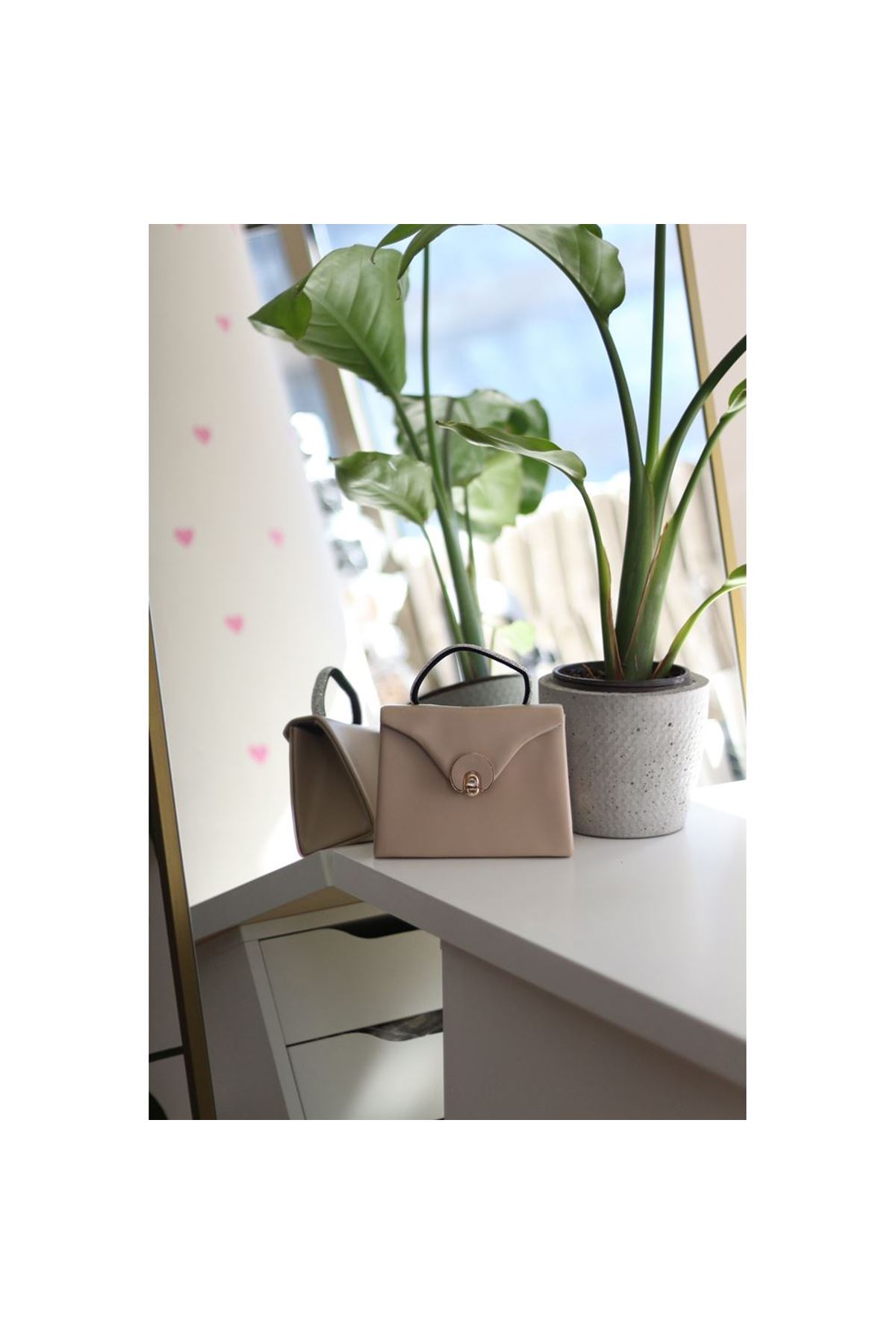 Nude Mat Oval Gold Aksesuarlı Taşlı Tutma Kulplu Abiye El Çantası