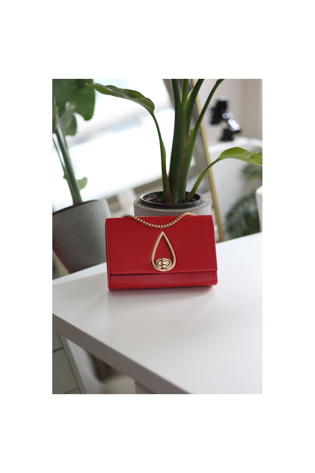 Kadın Kırmızı Damla Aksesuarlı Omuz Çantası