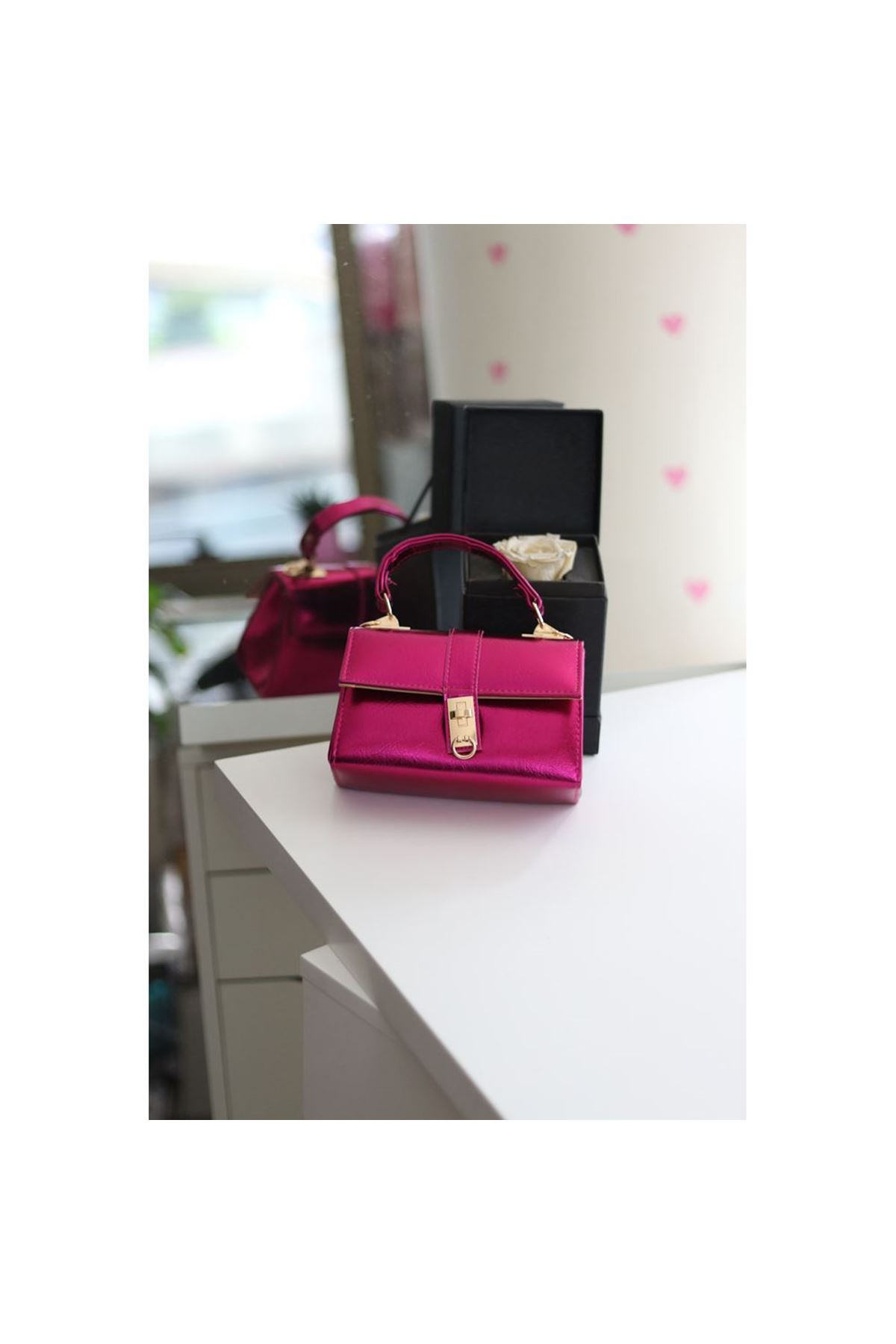 Fuşya Parlak Toka Detaylı Zincirli El Omuz Çantası