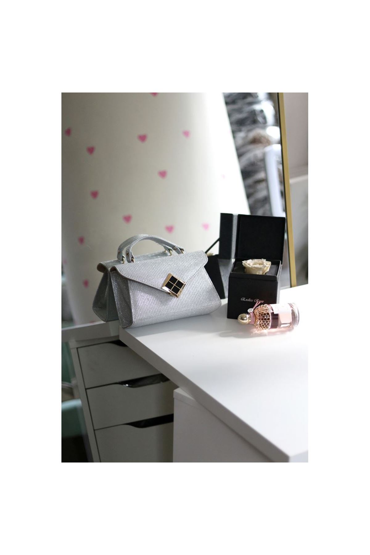 Beyaz Simli Kare Gold Aksesuar Detaylı Abiye Çanta