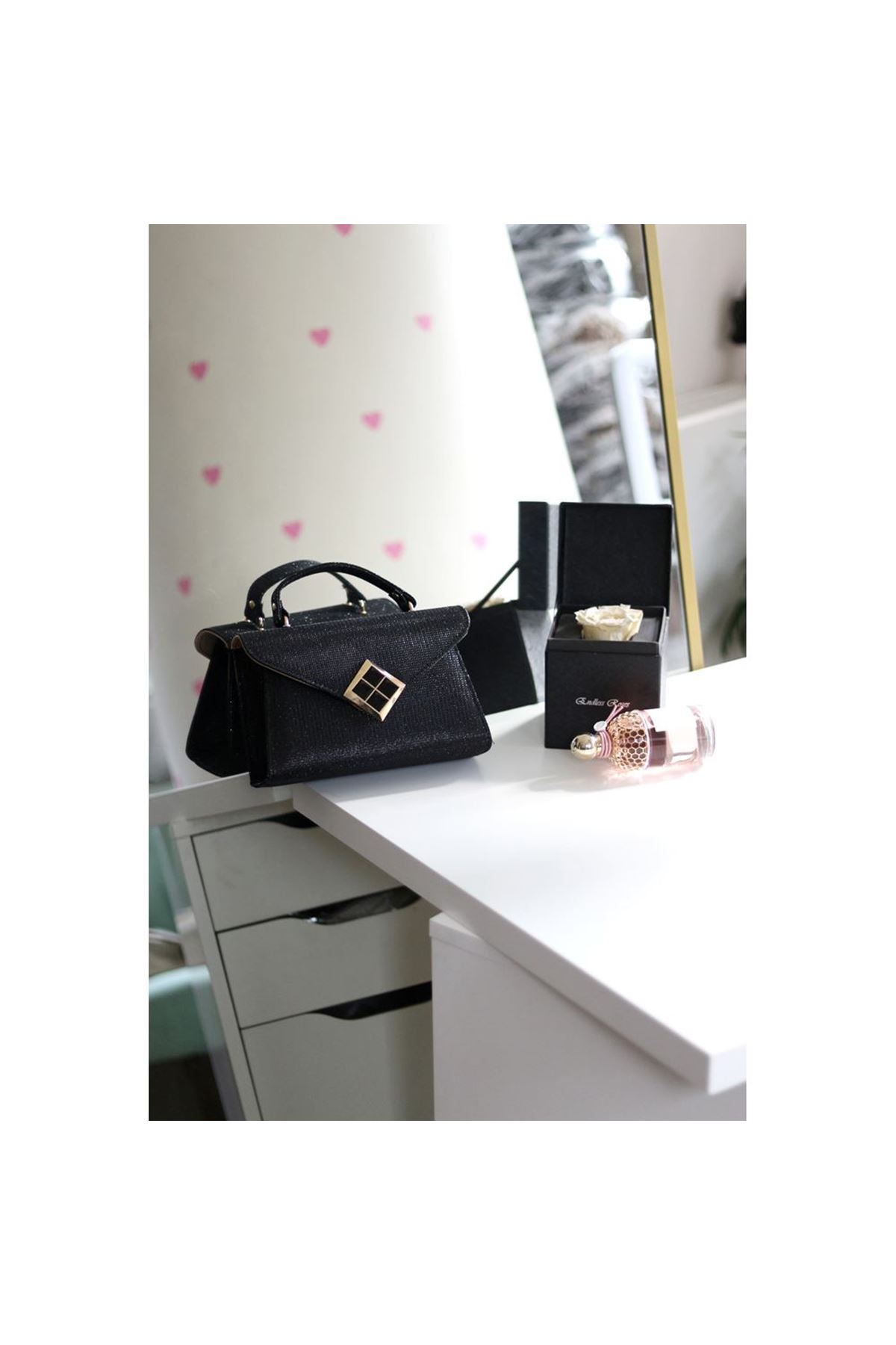 Siyah Simli Kare Gold Aksesuar Detaylı Abiye Çanta