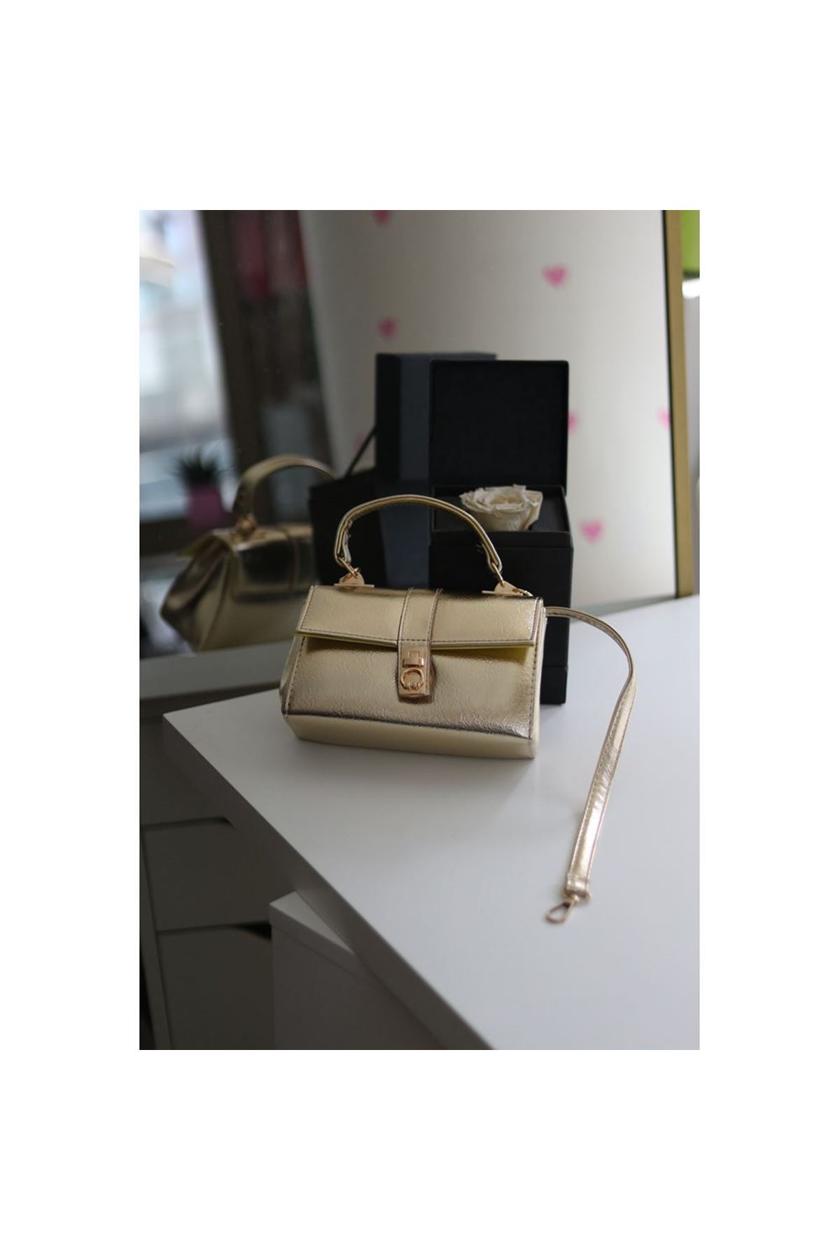 Gold Parlak Toka Detaylı Zincirli El Omuz Çantası