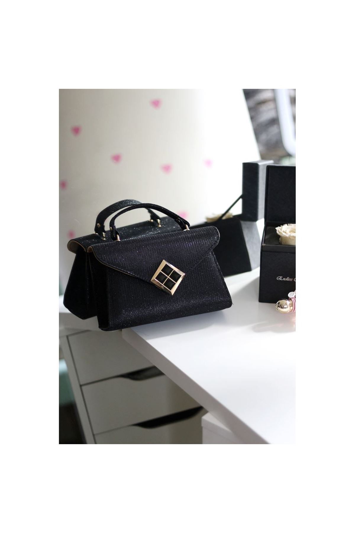 Siyah Simli Kare Gold Aksesuar Detaylı Abiye Çanta