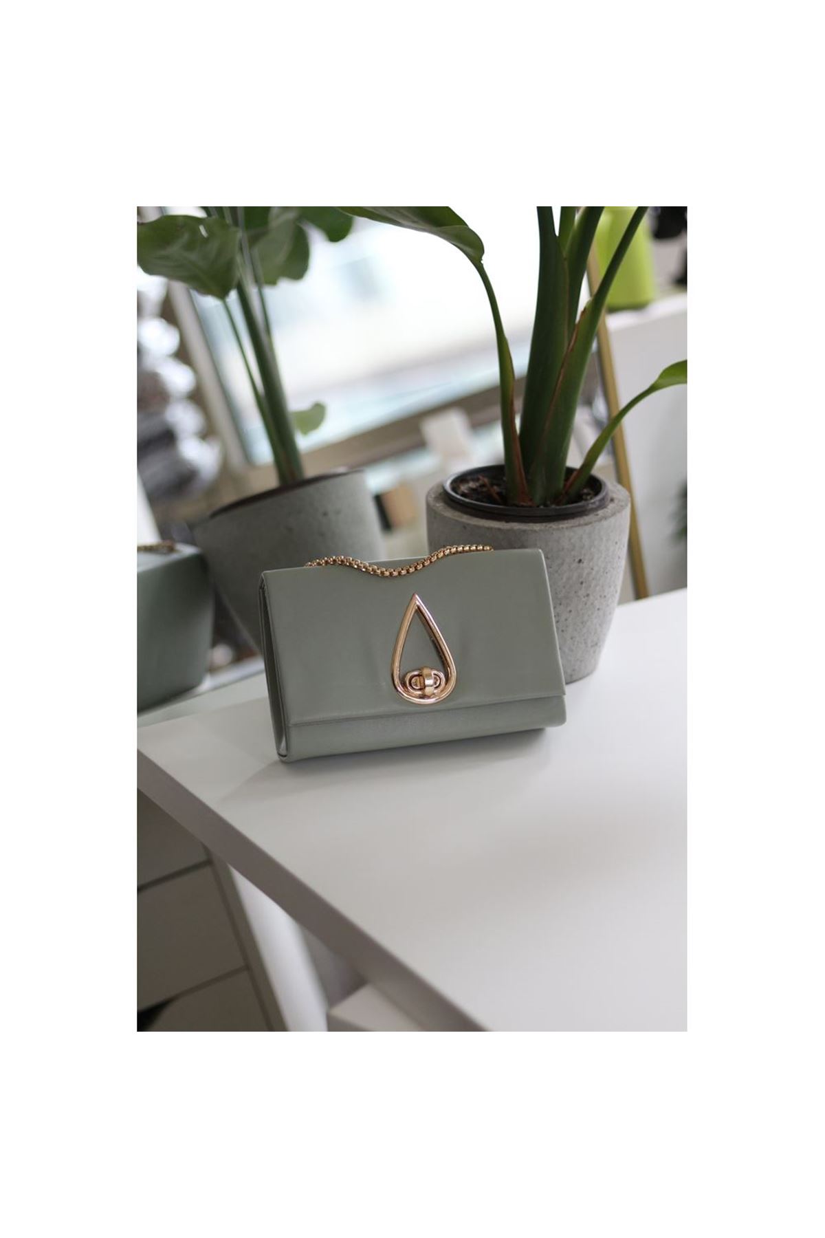 Kadın Mint Yeşili Damla Aksesuarlı Omuz Çantası