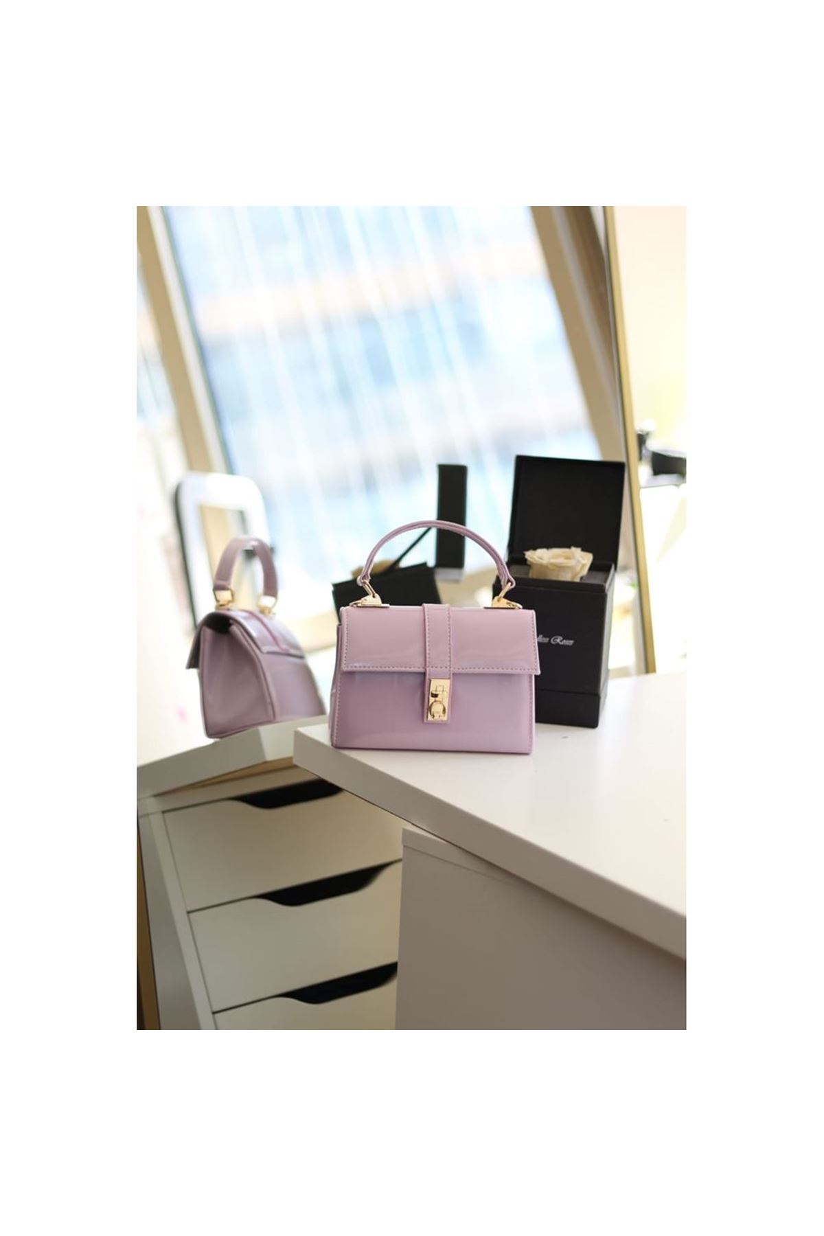 Kadın Lila Rugan Toka Detaylı Zincirli El Omuz Çantası