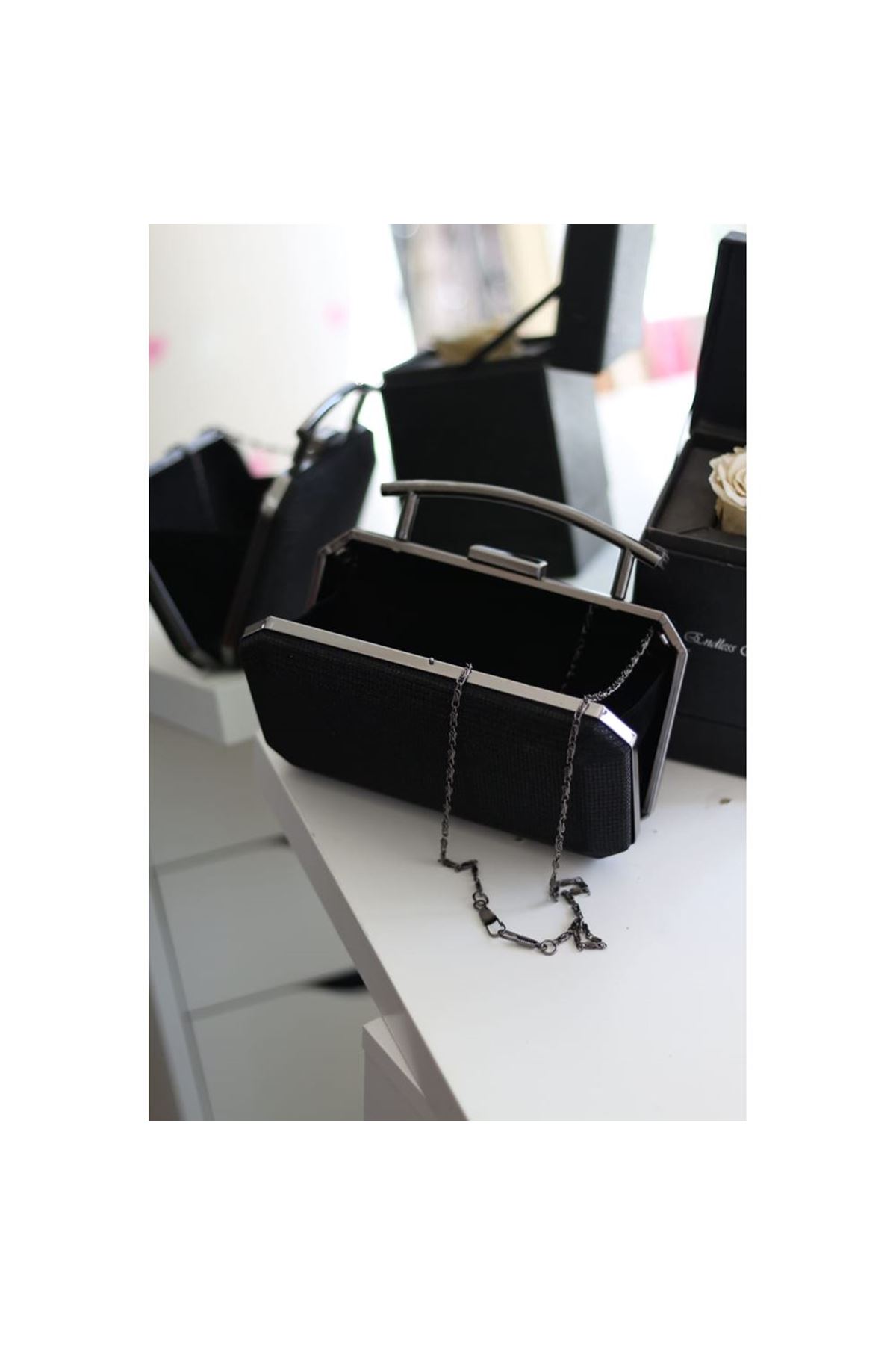 Kadın Siyah Metal Tutma Sap Detaylı Çizgi Doku Abiye Çanta
