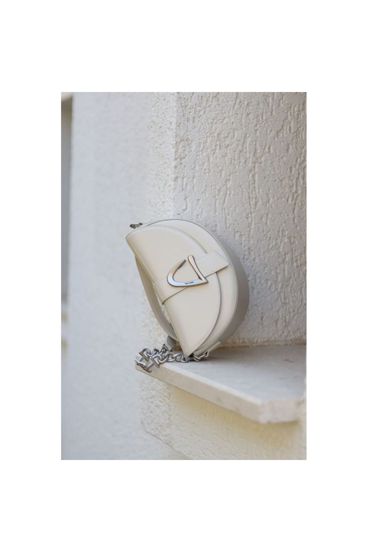 Kadın Krem V Toka Detaylı Askılı Omuz Çantası