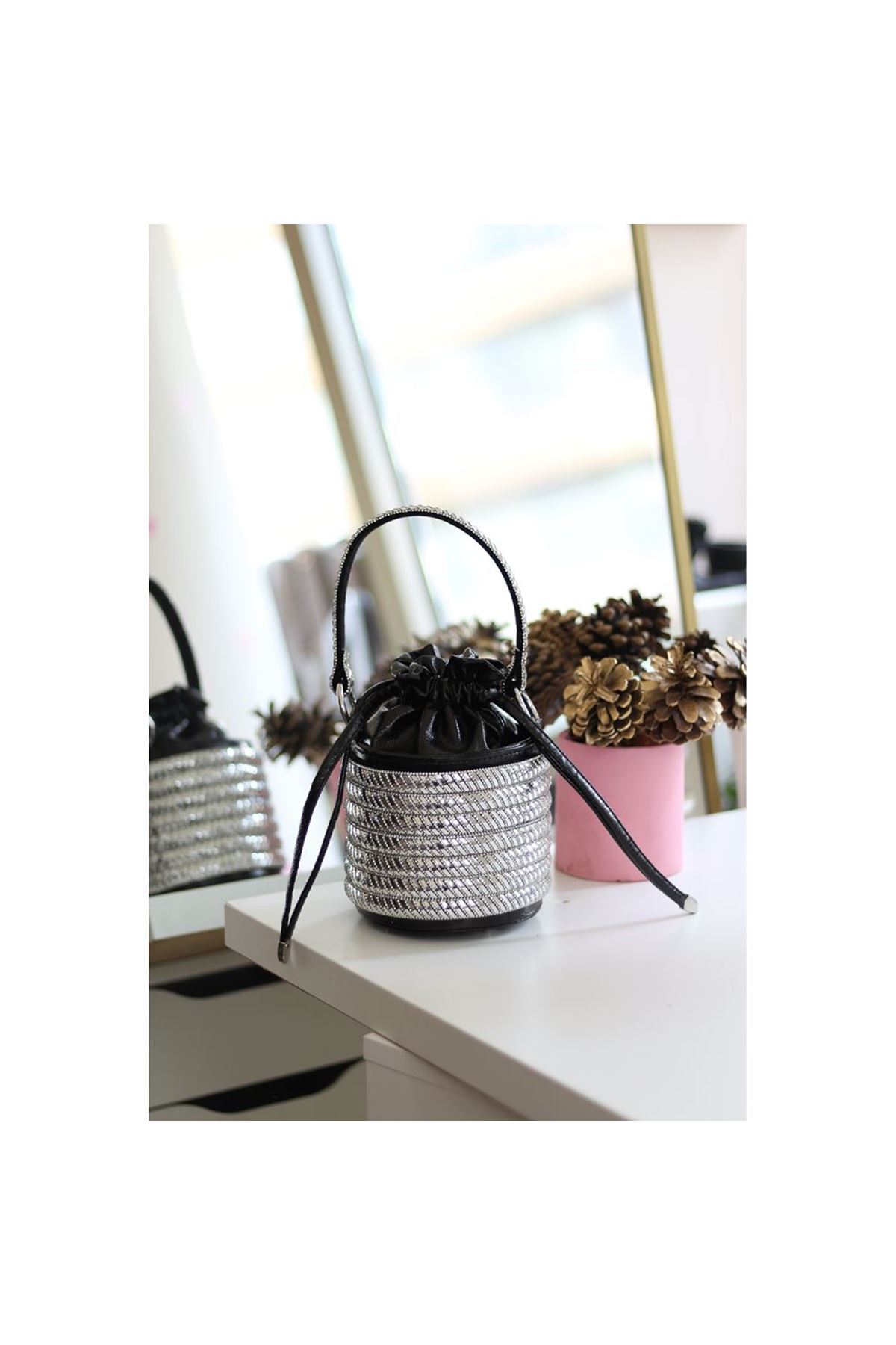 Kadın Siyah Özel Form Çapraz Taş İşleme Abiye Çanta