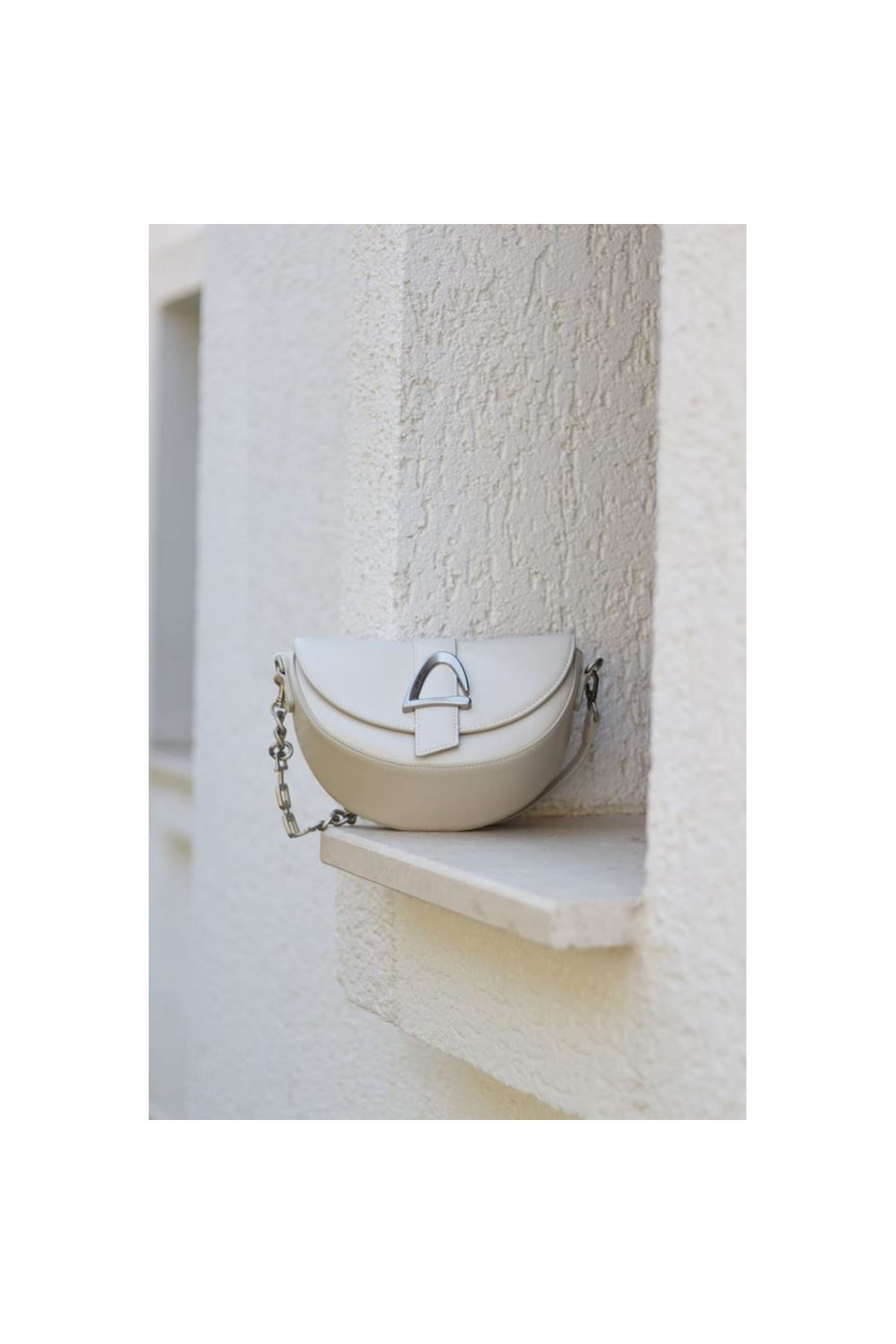 Kadın Krem V Toka Detaylı Askılı Omuz Çantası