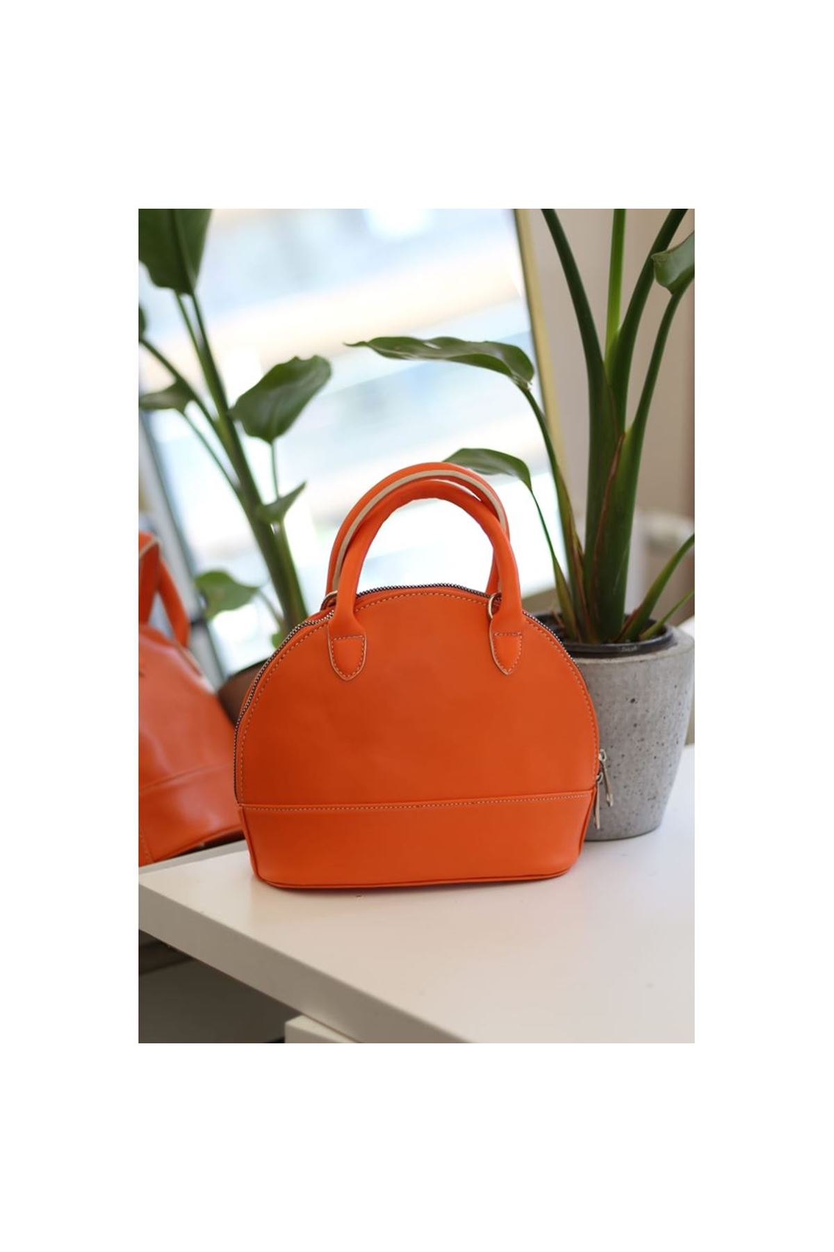 Kadın Turuncu Oval Askılı Kalıp El Omuz Çantası