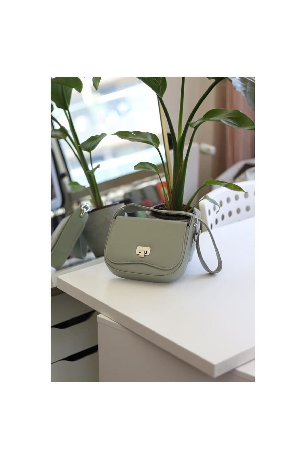 Kadın Mint Yeşil Silver Toka Detaylı Askılı Omuz Çantası