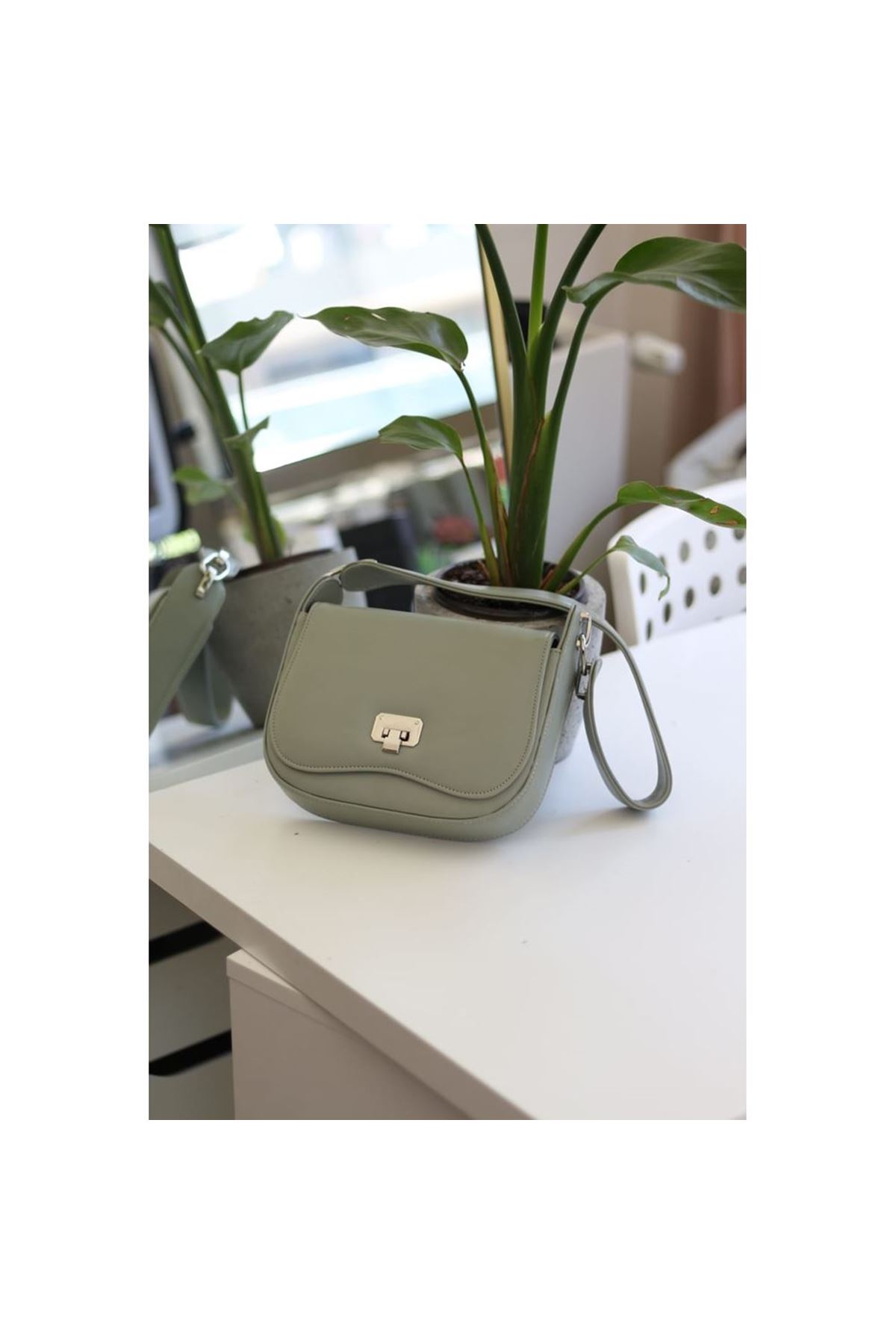 Kadın Mint Yeşil Silver Toka Detaylı Askılı Omuz Çantası