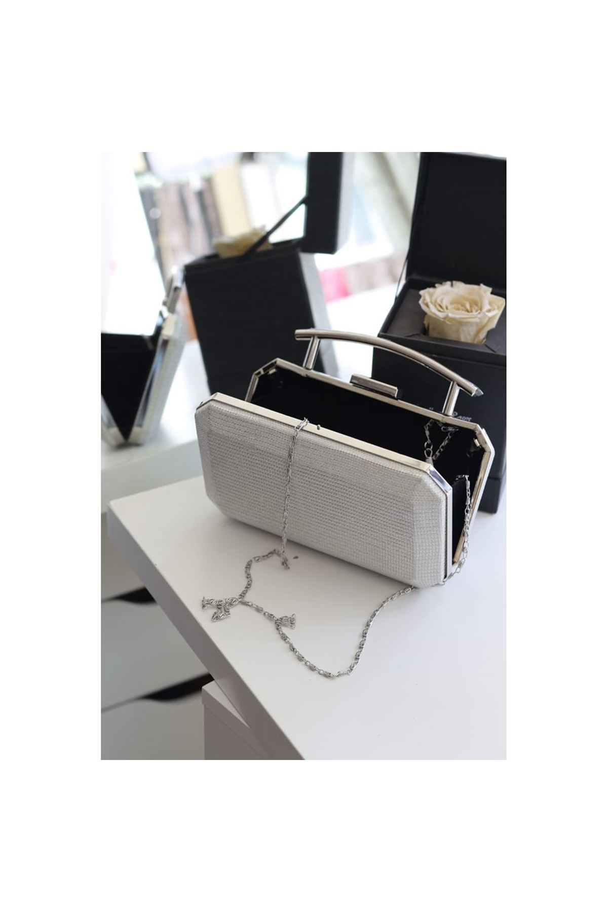 Kadın Beyaz Metal Tutma Sap Detaylı Çizgi Doku Abiye Çanta
