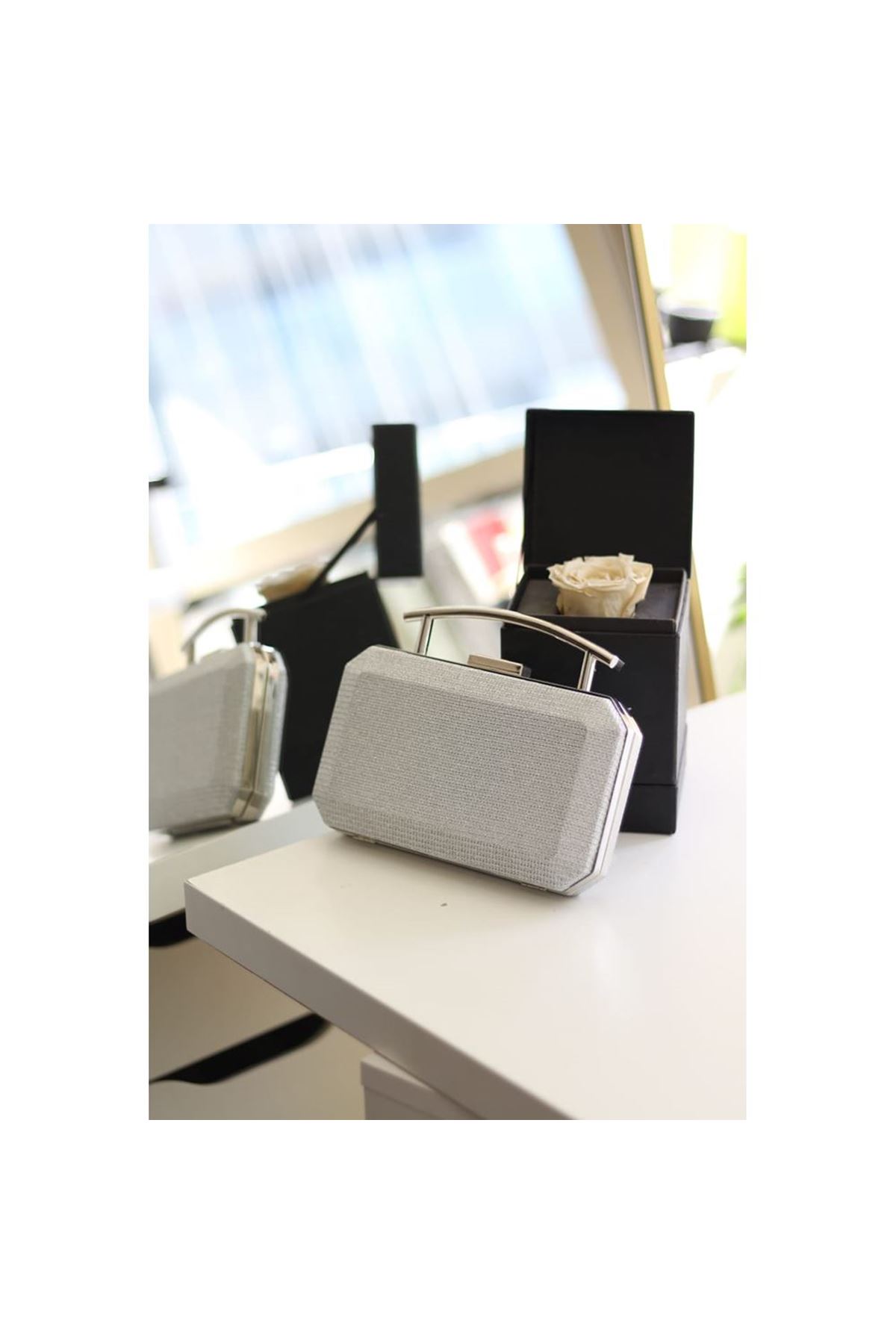 Kadın Silver Metal Tutma Sap Detaylı Çizgi Doku Abiye Çanta