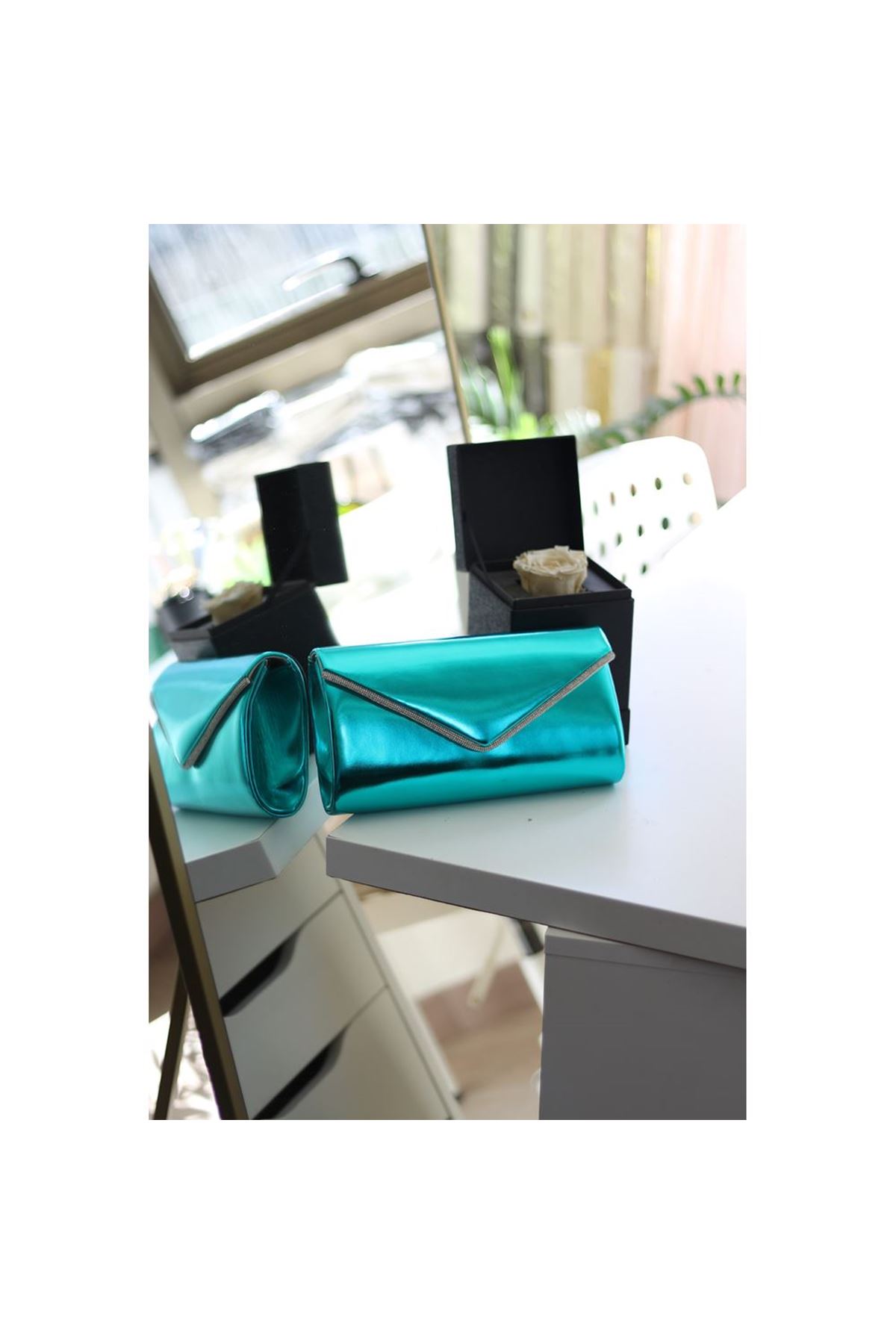Kadın Turkuaz Parlak Deri Taş Detaylı Omuz Çantası