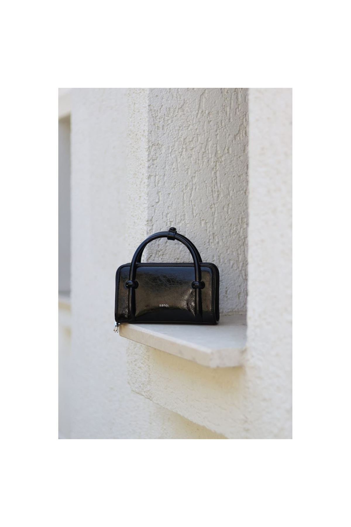 Kadın Siyah Eskitme Dokulu Maskot Detaylı El ve Omuz Çantası