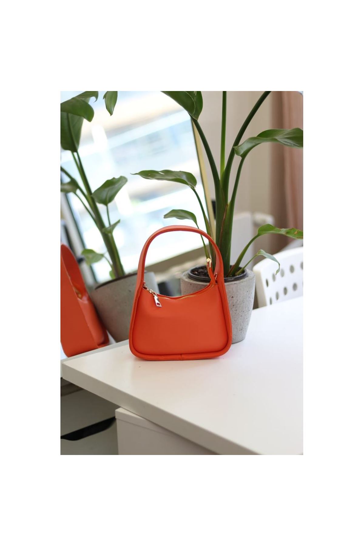 Kadın Turuncu Oval Kalıp Askılı Omuz Çantası