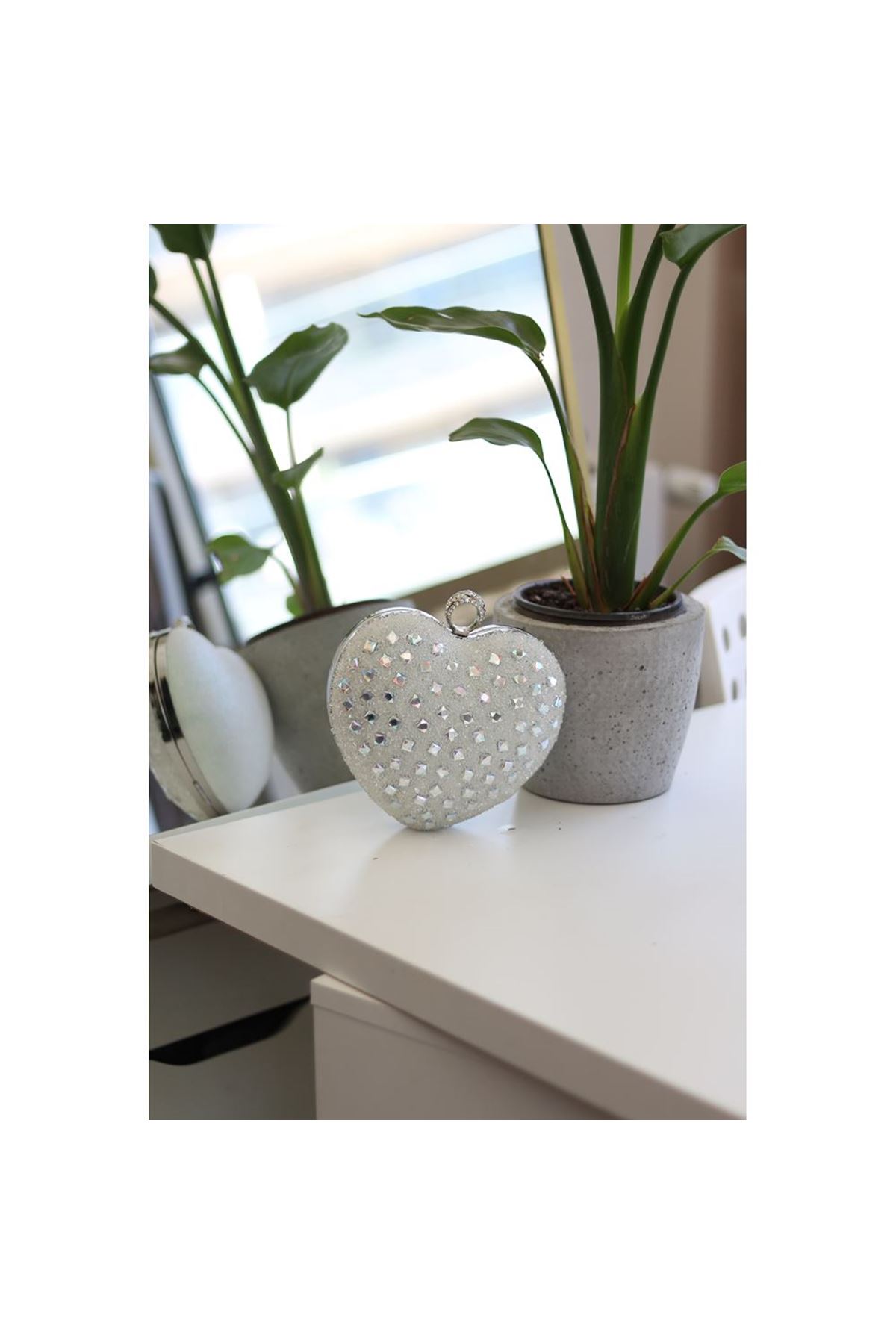 Kadın Beyaz Taş Detaylı Kalp Form Tutmalı Abiye Çanta