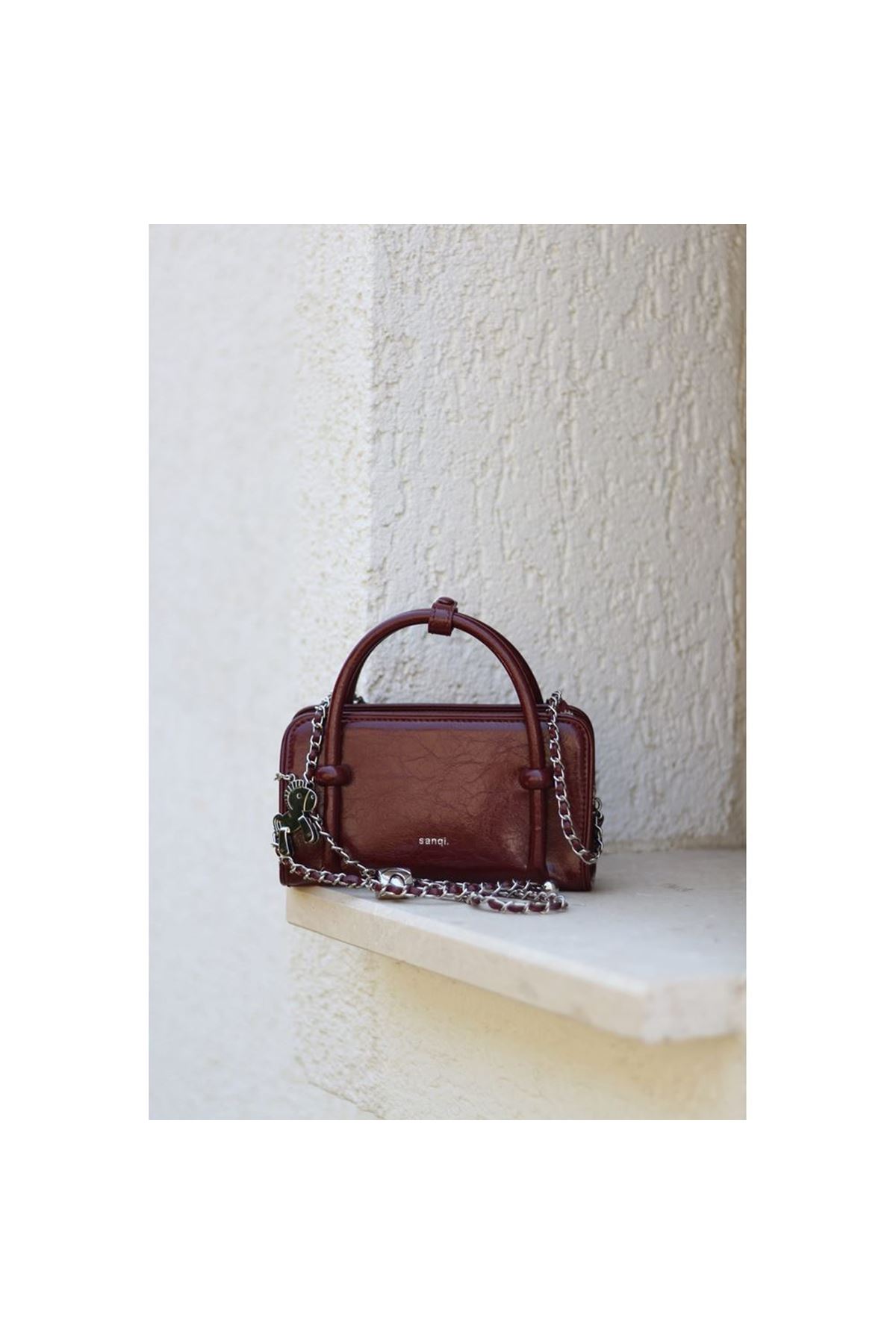 Kadın Bordo Eskitme Dokulu Maskot Detaylı El ve Omuz Çantası