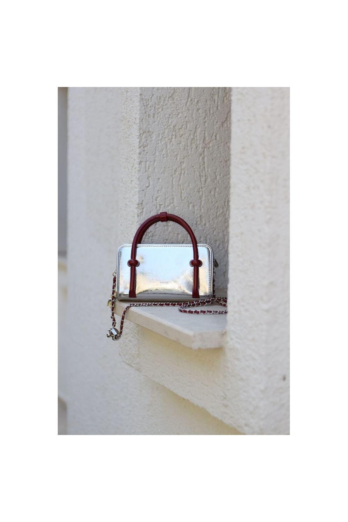 Kadın Silver Bordo Eskitme Dokulu Maskot Detaylı El ve Omuz Çantası