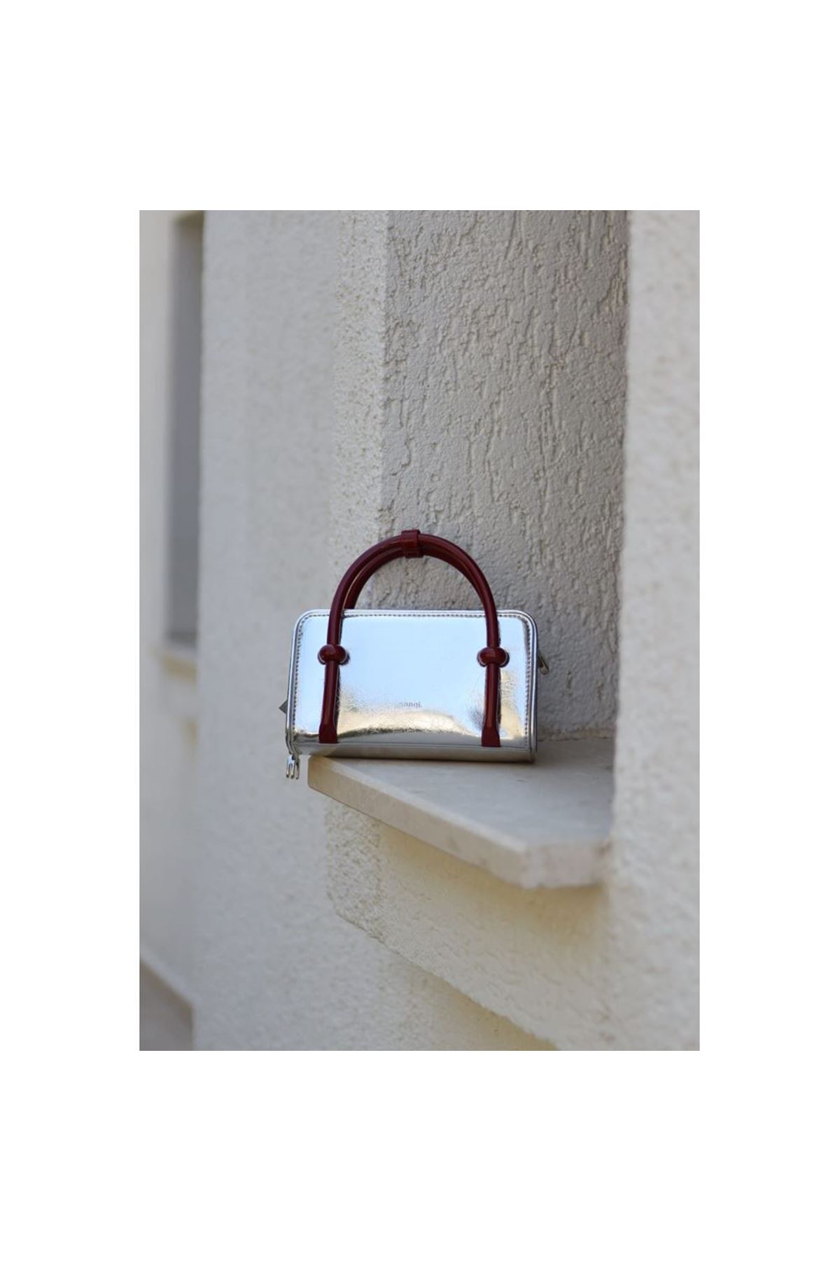 Kadın Silver Bordo Eskitme Dokulu Maskot Detaylı El ve Omuz Çantası