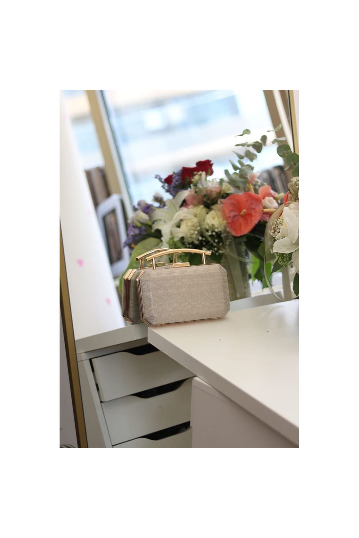 Kadın Gold Metal Tutma Sap Detaylı Çizgi Doku Abiye Çanta