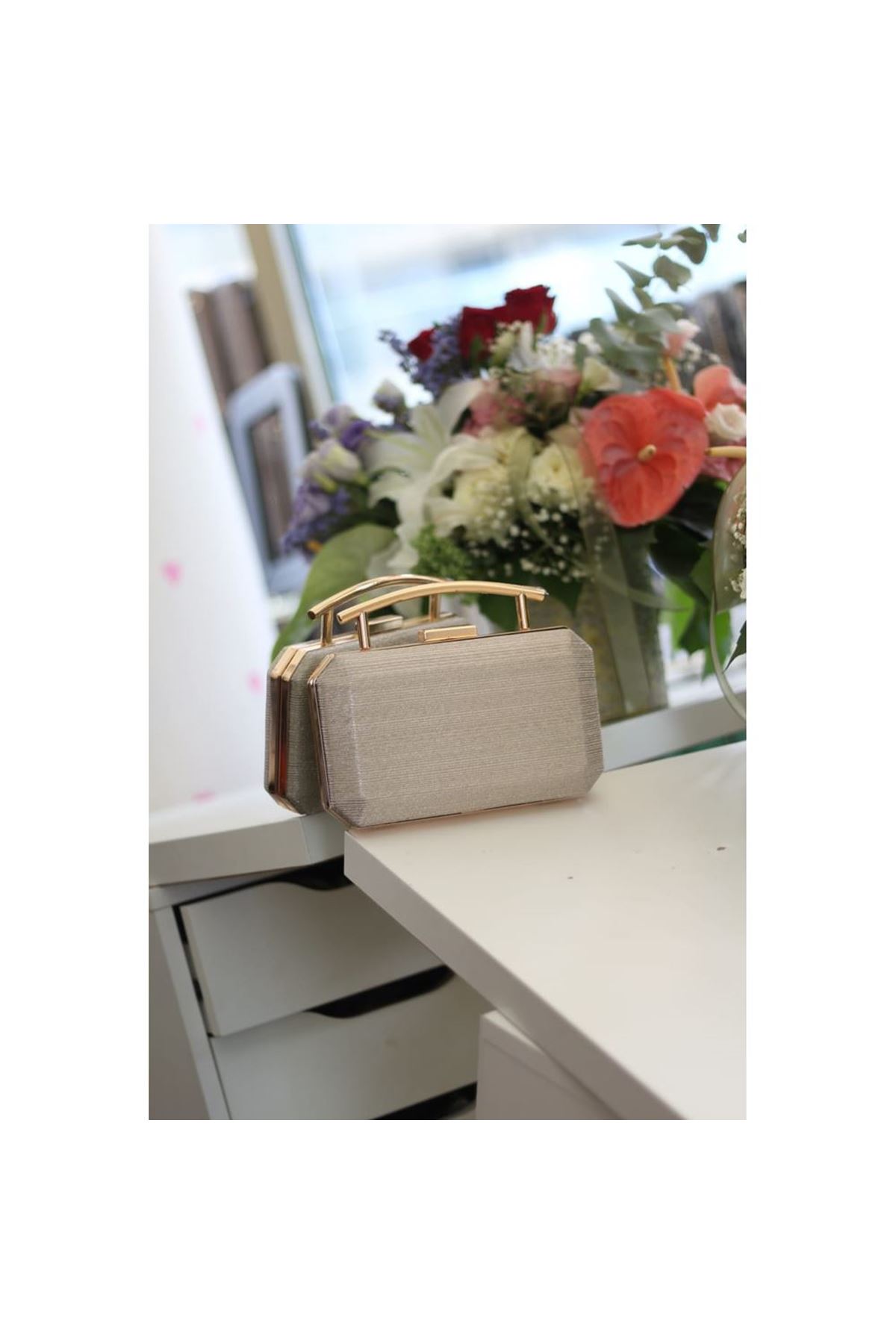 Kadın Gold Metal Tutma Sap Detaylı Çizgi Doku Abiye Çanta