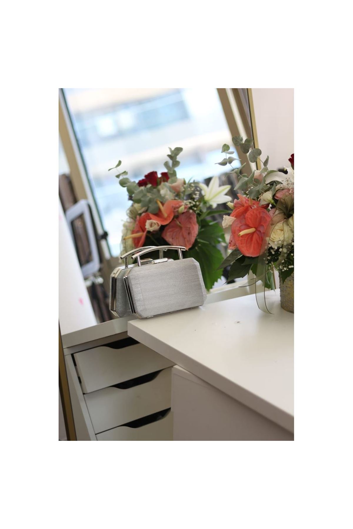 Kadın Silver Metal Tutma Sap Detaylı Çizgi Doku Abiye Çanta