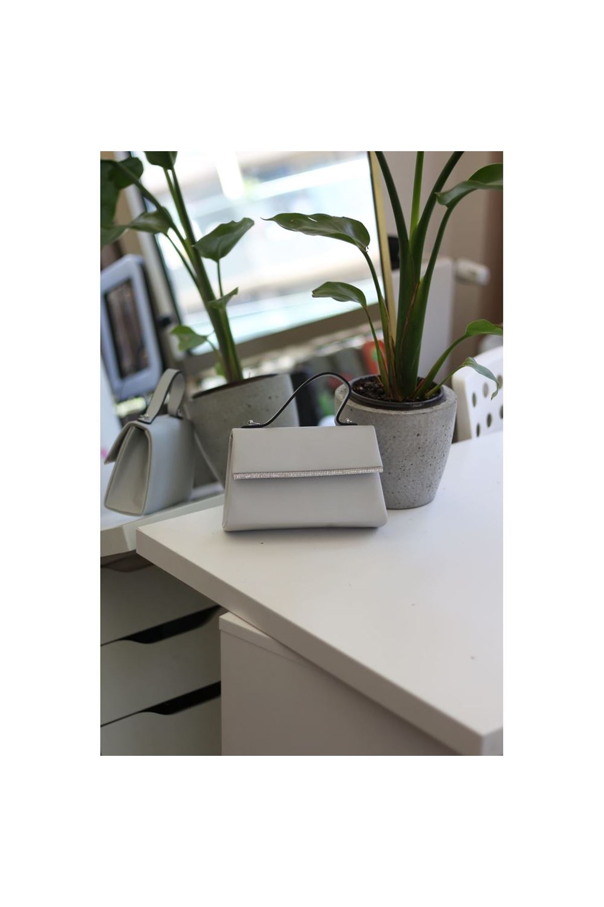 Kadın Gri Saten Tutma Taş Şerit Detaylı Abiye Omuz Çantası