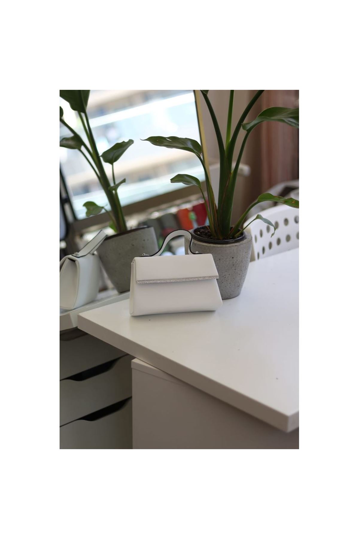 Kadın Beyaz Saten Tutma Taş Şerit Detaylı Abiye Omuz Çantası